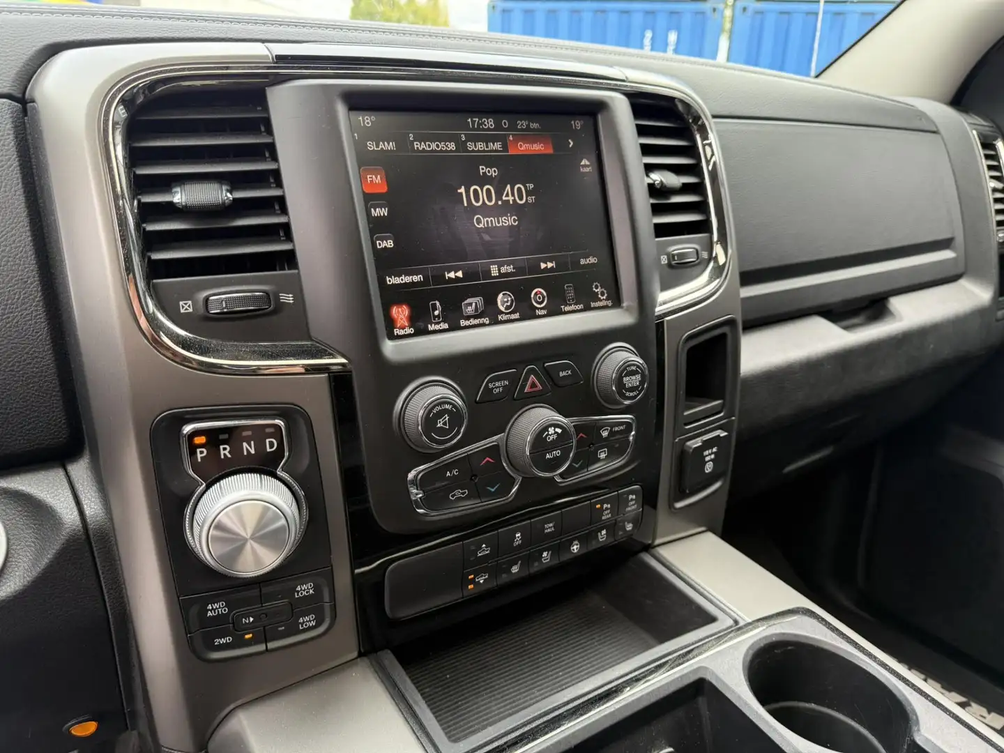 Dodge RAM 1500 5.7 V8 Quad Cab 6'4 | XENON | CAMERA | ZEER M Grau - 2