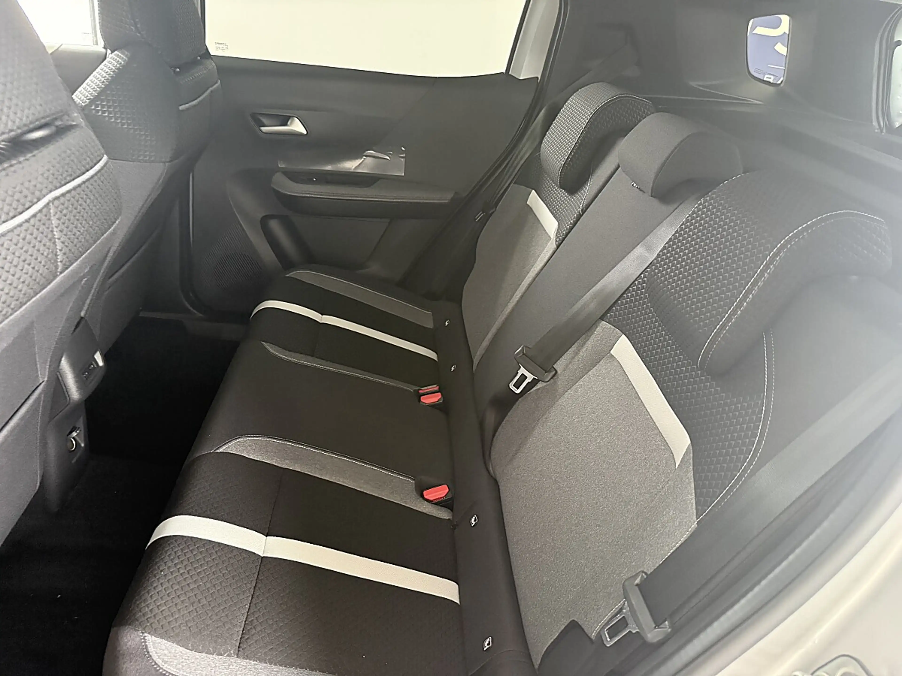 Opel Frontera 1.2 DI MHEV Ultimate Aut. — photo 8