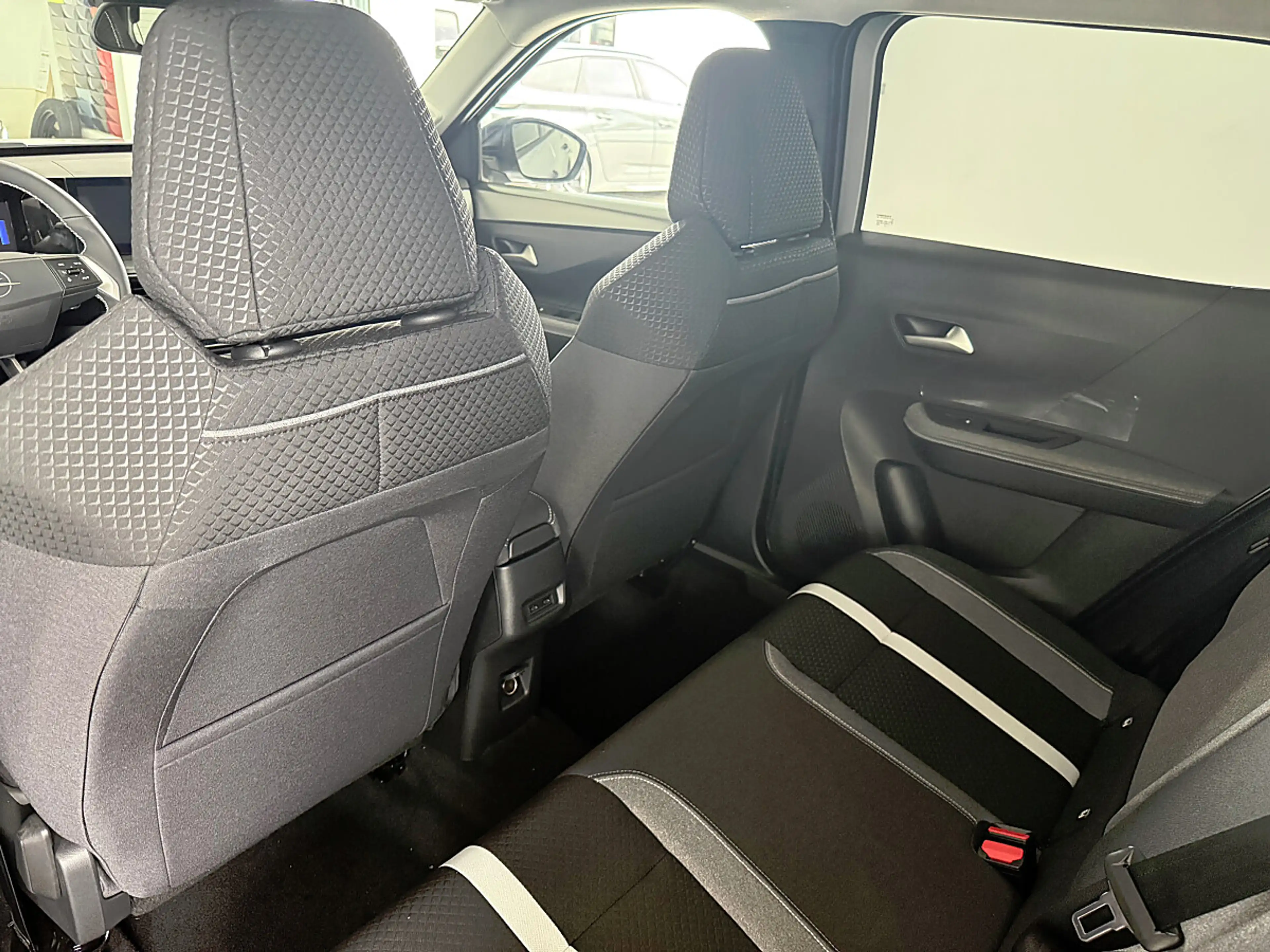Opel Frontera 1.2 DI MHEV Ultimate Aut. — photo 9