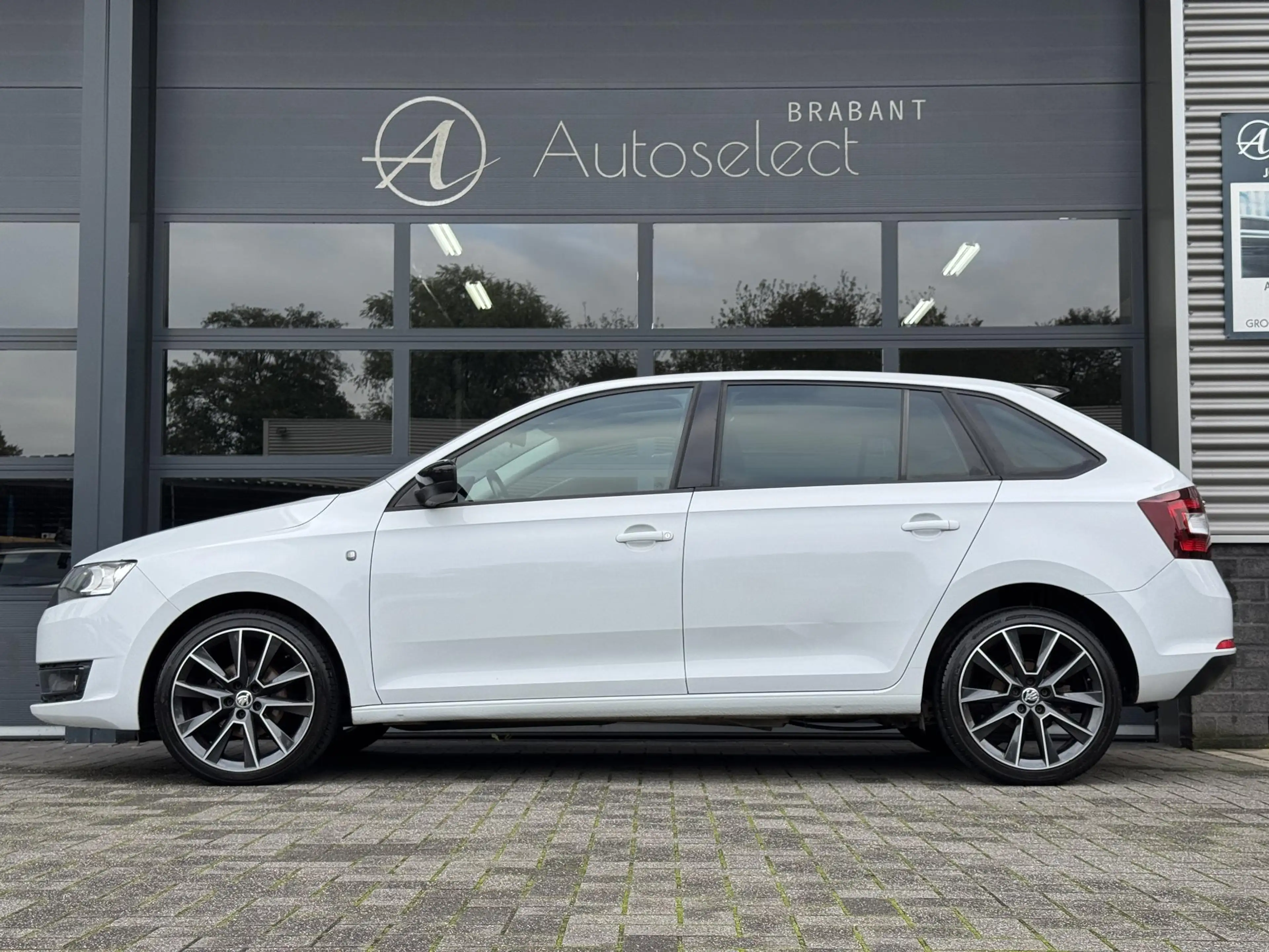 Skoda Rapid/Spaceback 1.2 TSI Greentech Elegance Pano | 17" LMV — photo 10