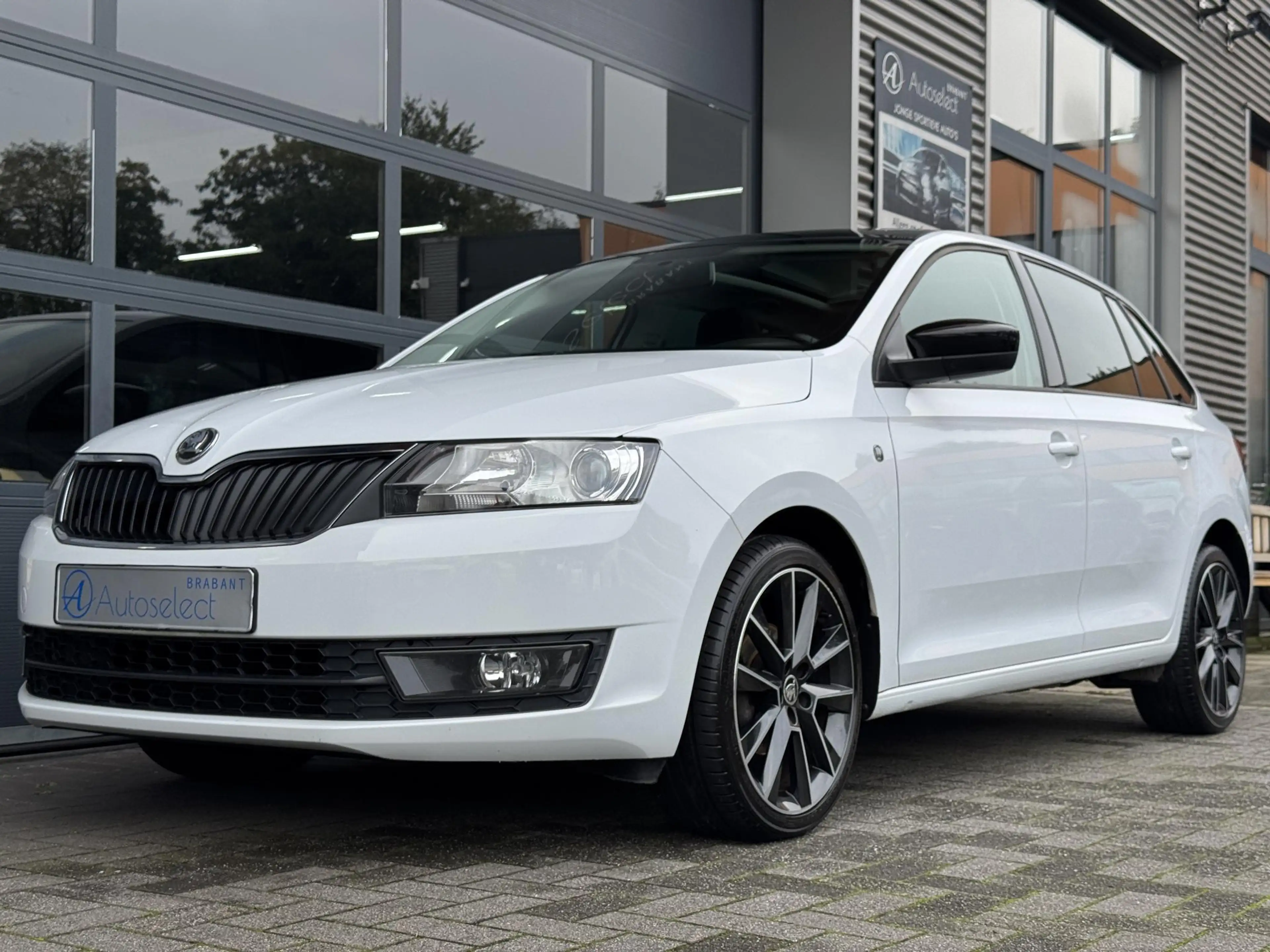 Skoda Rapid/Spaceback 1.2 TSI Greentech Elegance Pano | 17" LMV — photo 7