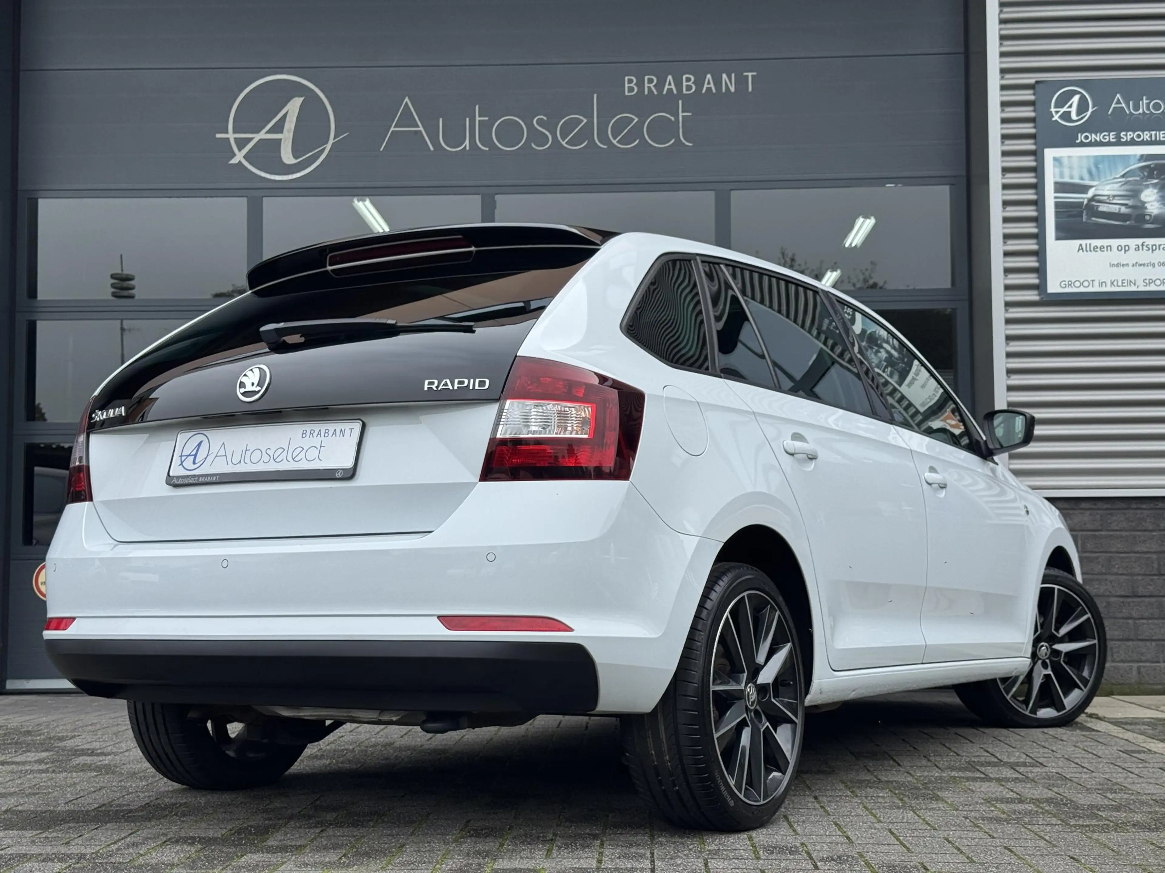 Skoda Rapid/Spaceback 1.2 TSI Greentech Elegance Pano | 17" LMV — photo 3