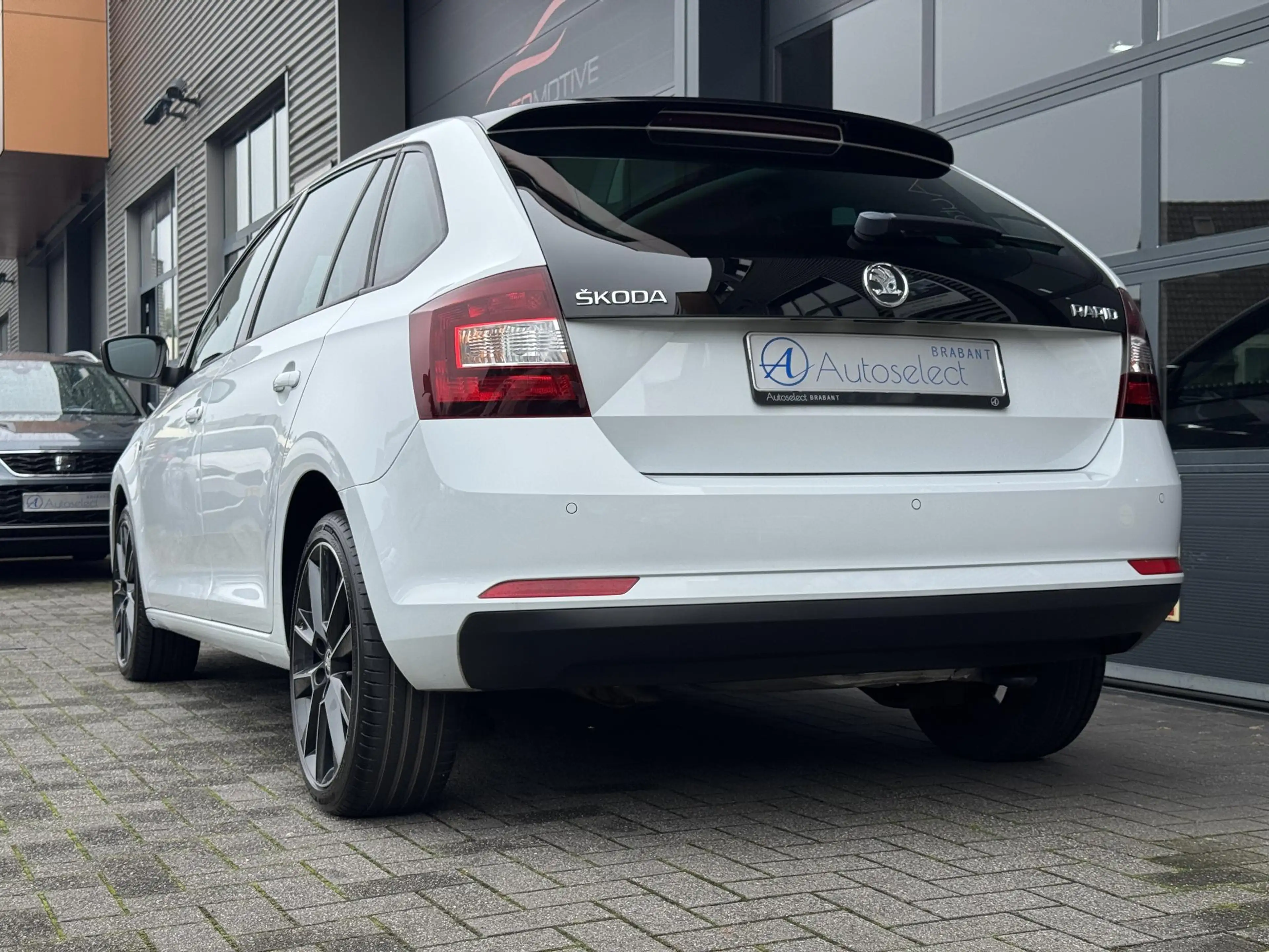 Skoda Rapid/Spaceback 1.2 TSI Greentech Elegance Pano | 17" LMV — photo 13