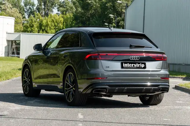 Audi Q8 view 5