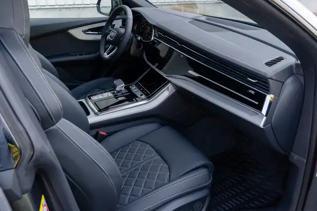 Audi Q8 view 13