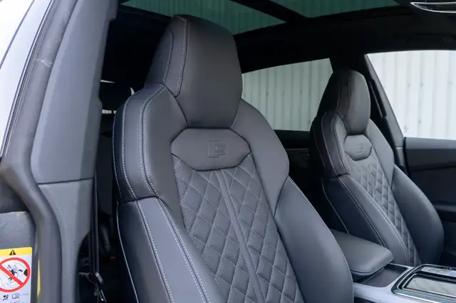 Audi Q8 view 14
