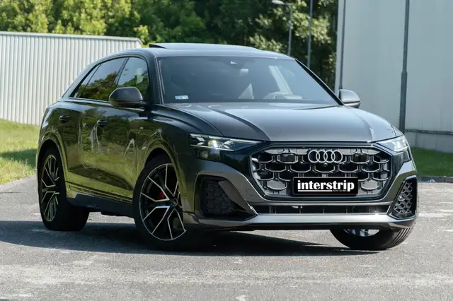 Audi Q8 view 3