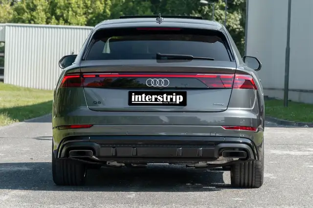Audi Q8 view 6