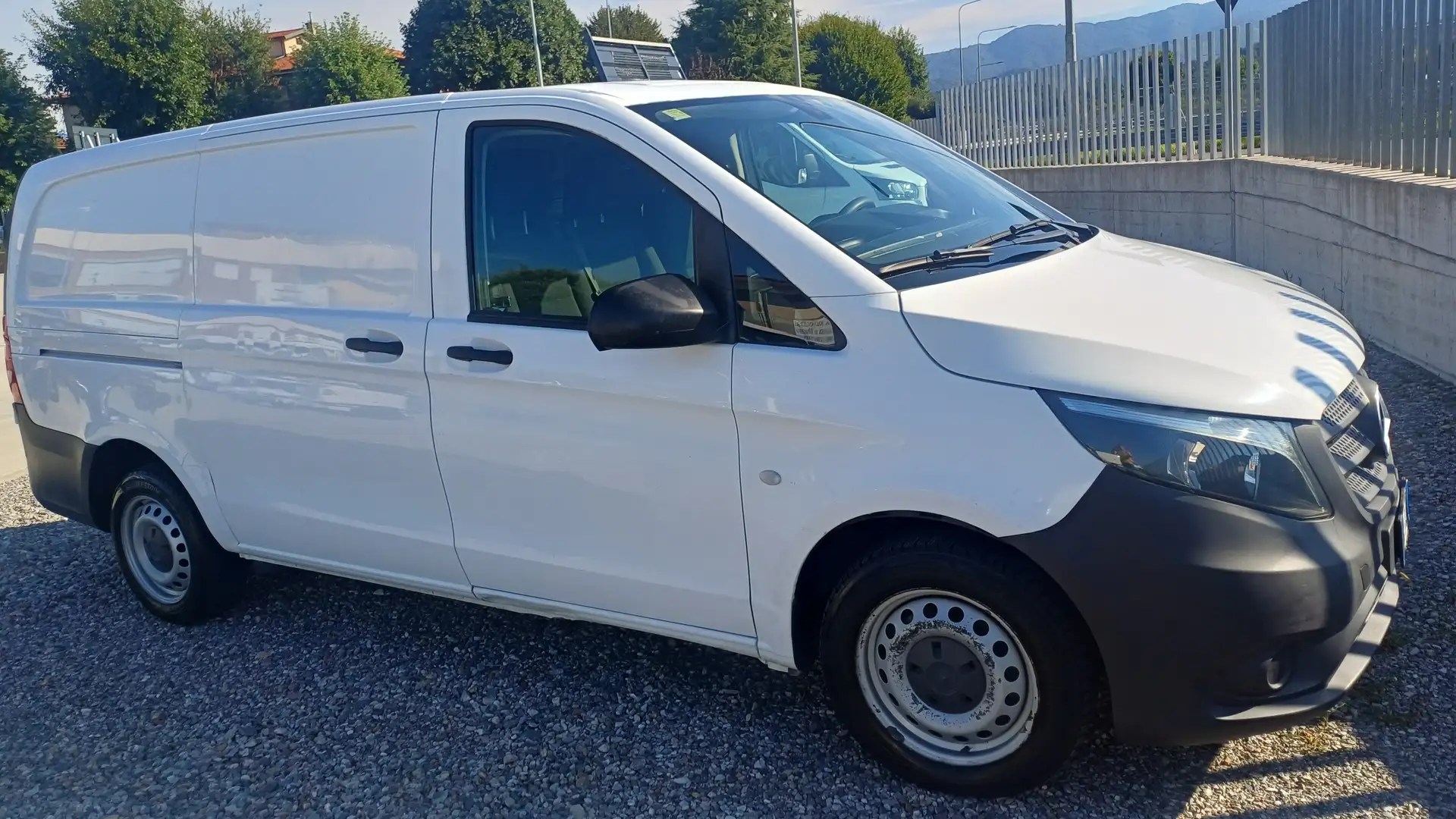Mercedes-Benz Vito Blanc - 1