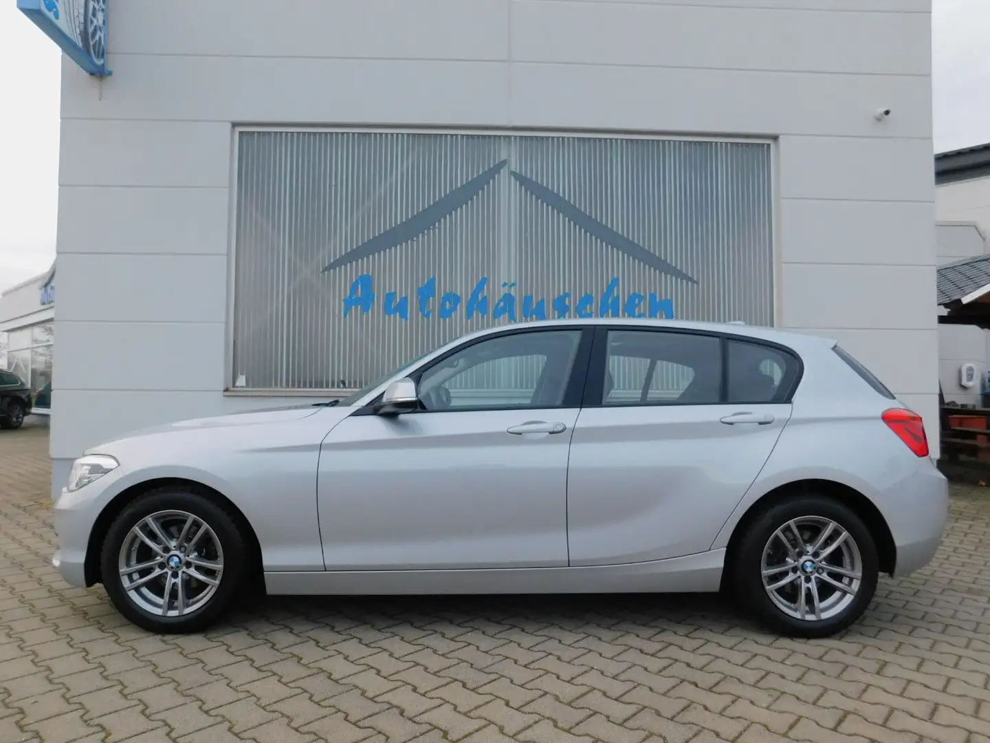 BMW 118 i Advantage F20/LED/Navi/GSHD Plateado - 2