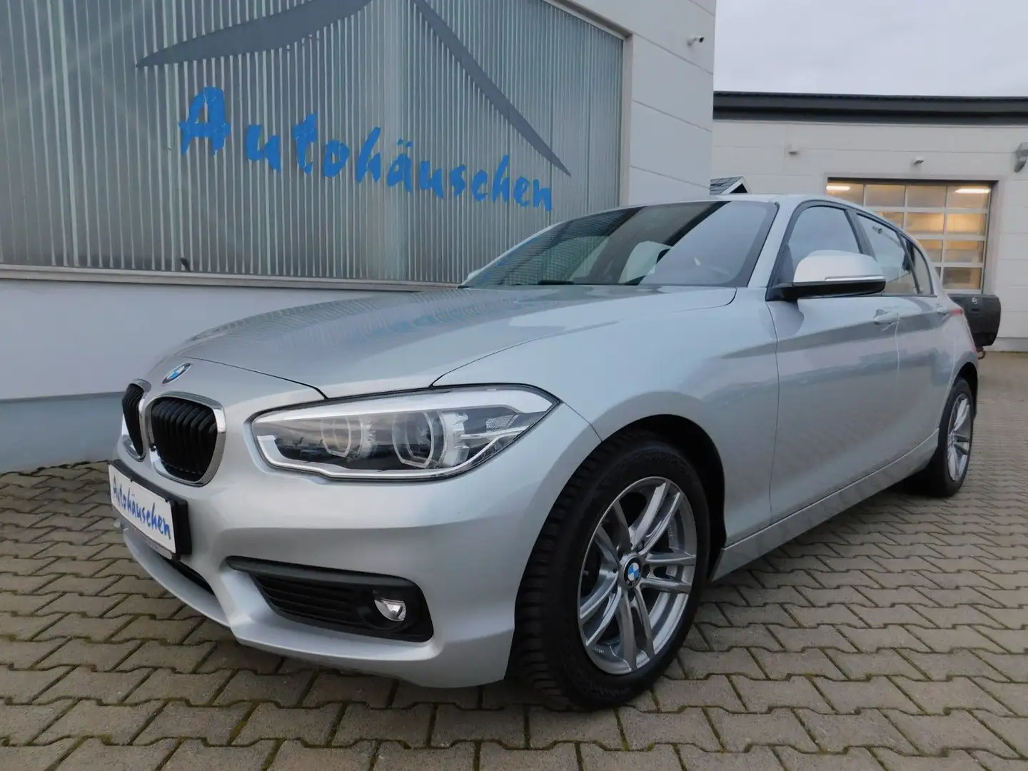 BMW 118 i Advantage F20/LED/Navi/GSHD Plateado - 1