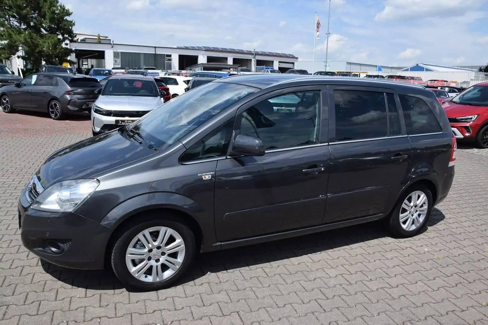 Opel Zafira B 1.8 "Family Plus" Grau - 2