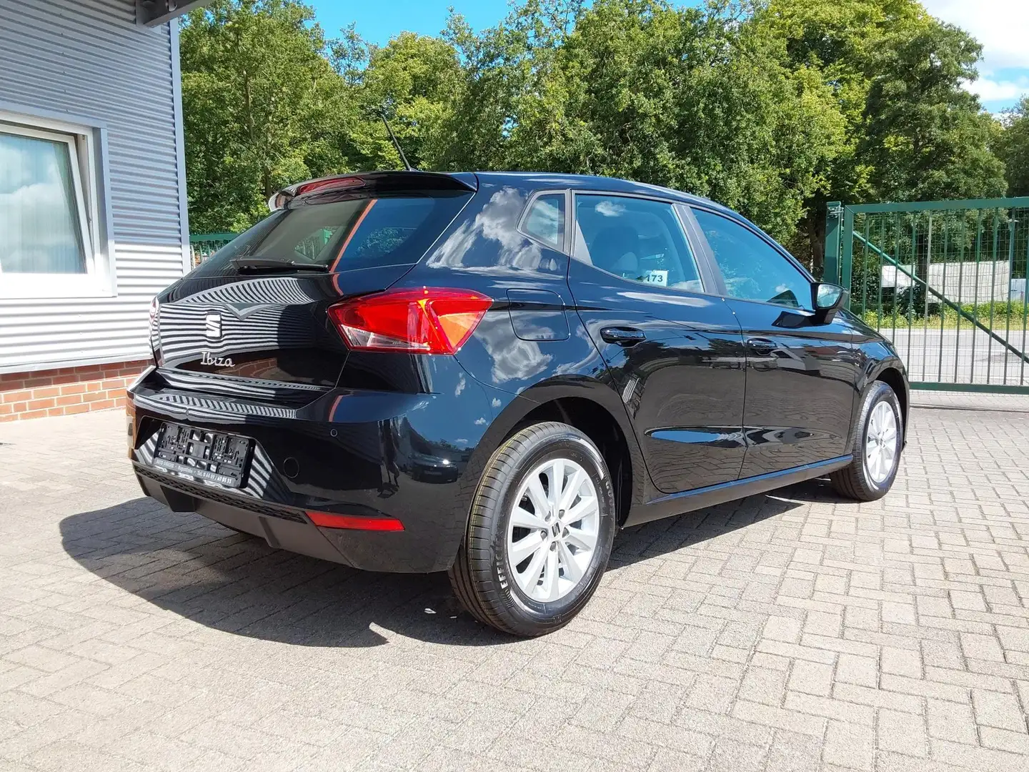 SEAT Ibiza 1.0 MPI Style APP/SHZ/LED/PDC 59 kW (80 PS), Sc... Zwart - 2
