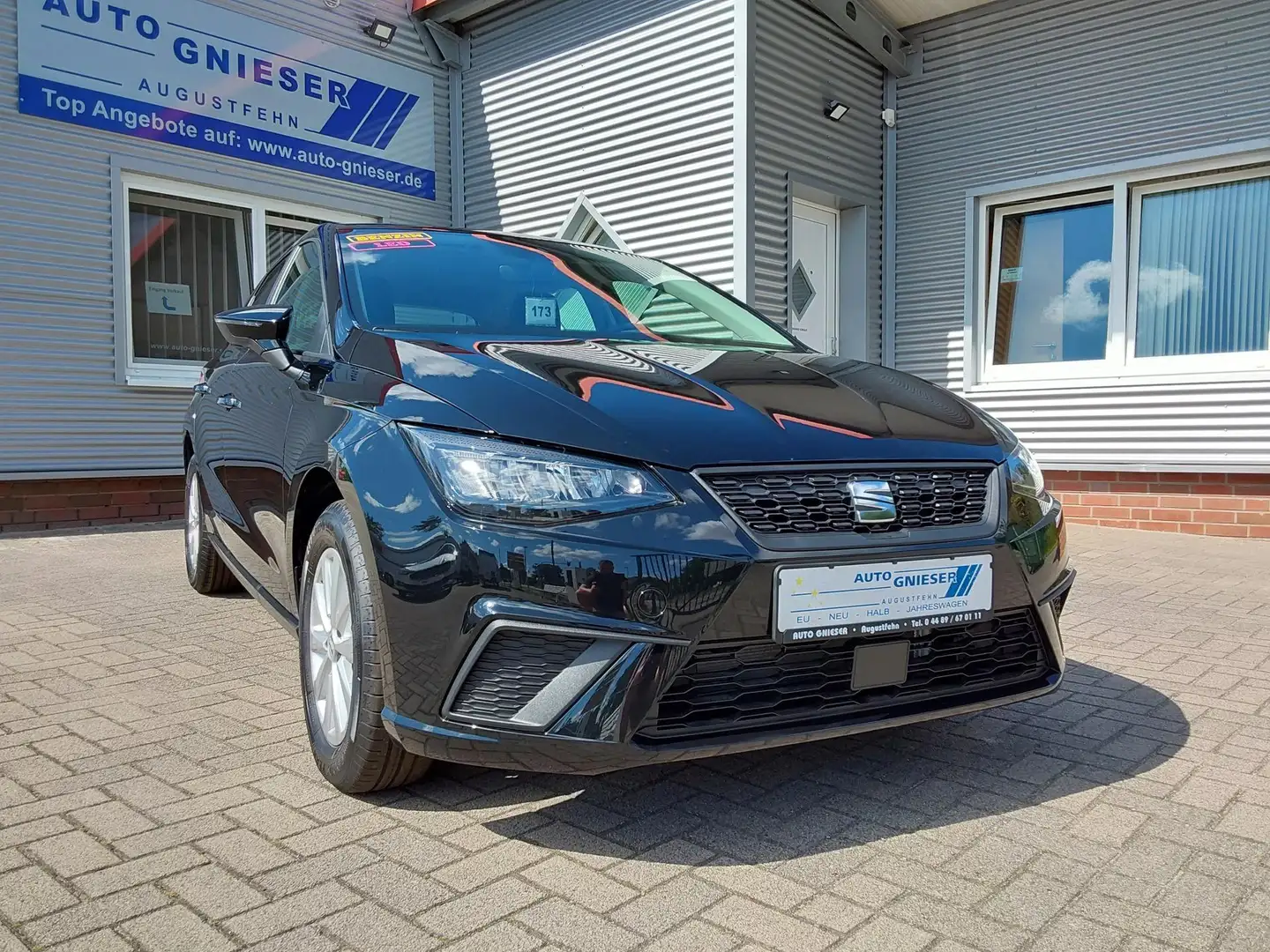 SEAT Ibiza 1.0 MPI Style APP/SHZ/LED/PDC 59 kW (80 PS), Sc... Zwart - 1