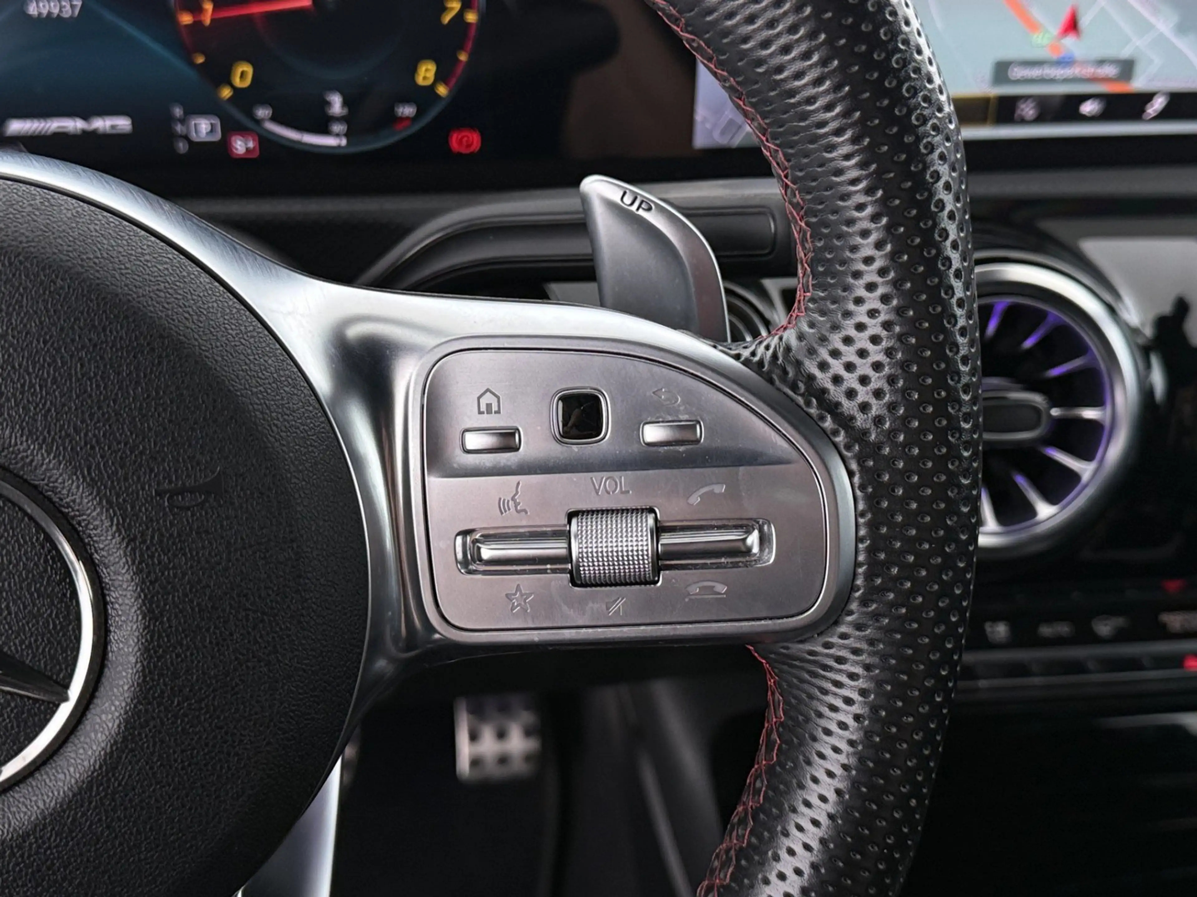 Mercedes-Benz CLA 35 AMG 4Matic Aut LED LEDER NAVI R-CAM ASSIST — photo 20
