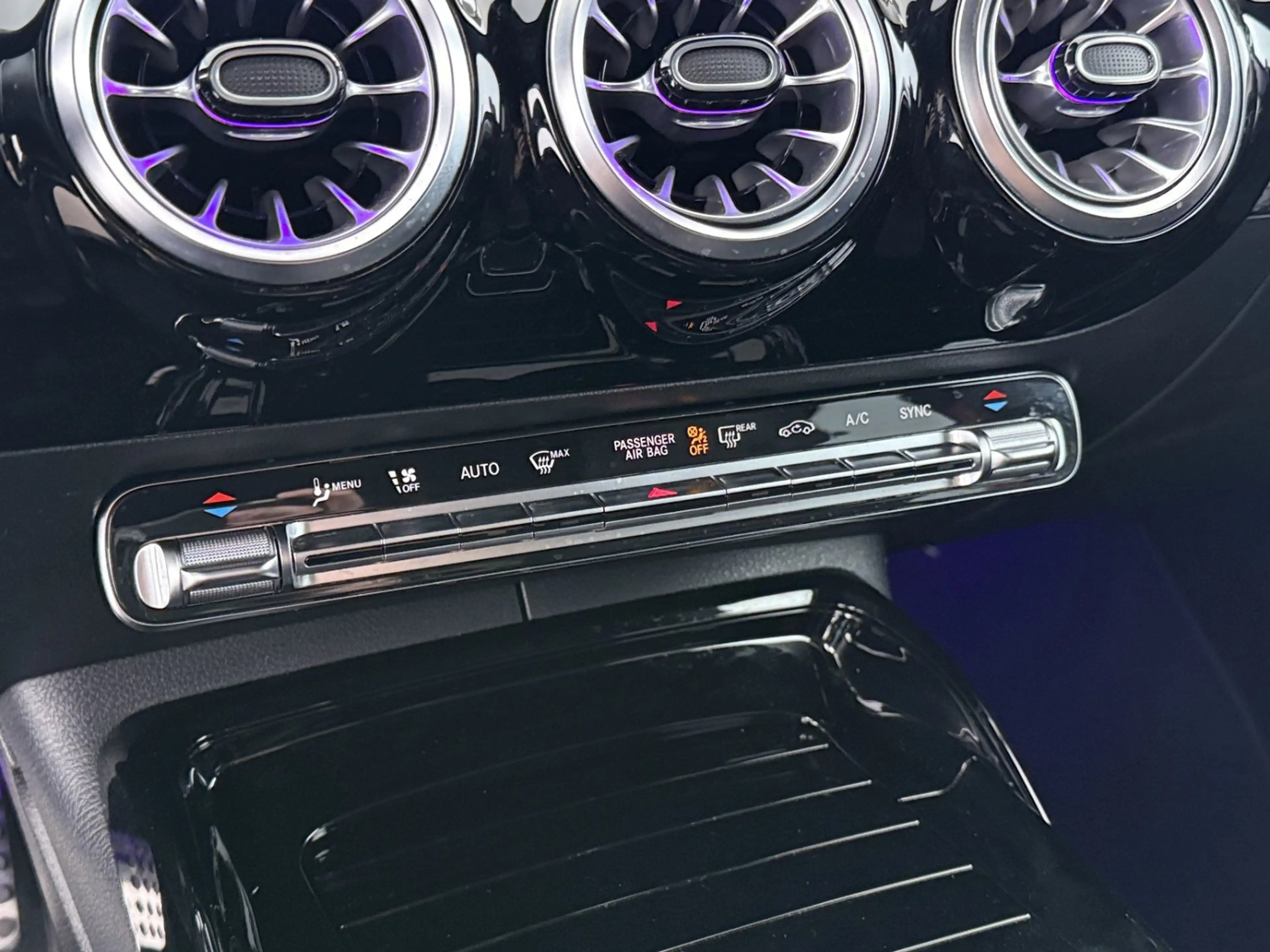 Mercedes-Benz CLA 35 AMG 4Matic Aut LED LEDER NAVI R-CAM ASSIST — photo 18