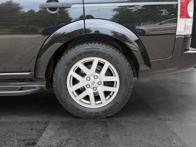 Land Rover Discovery view 10