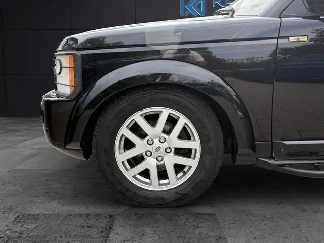 Land Rover Discovery view 9