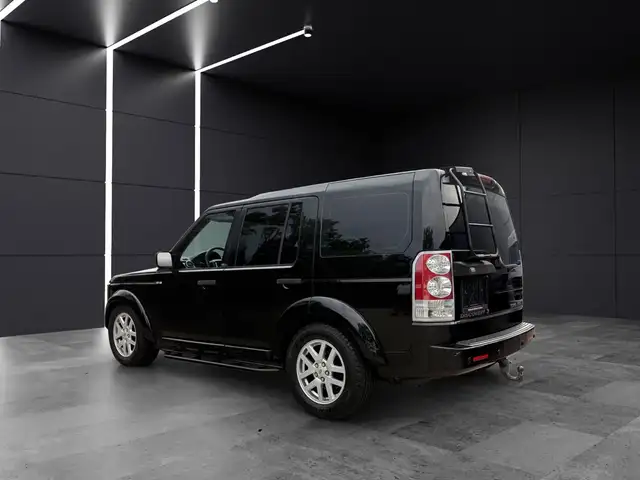 Land Rover Discovery view 3