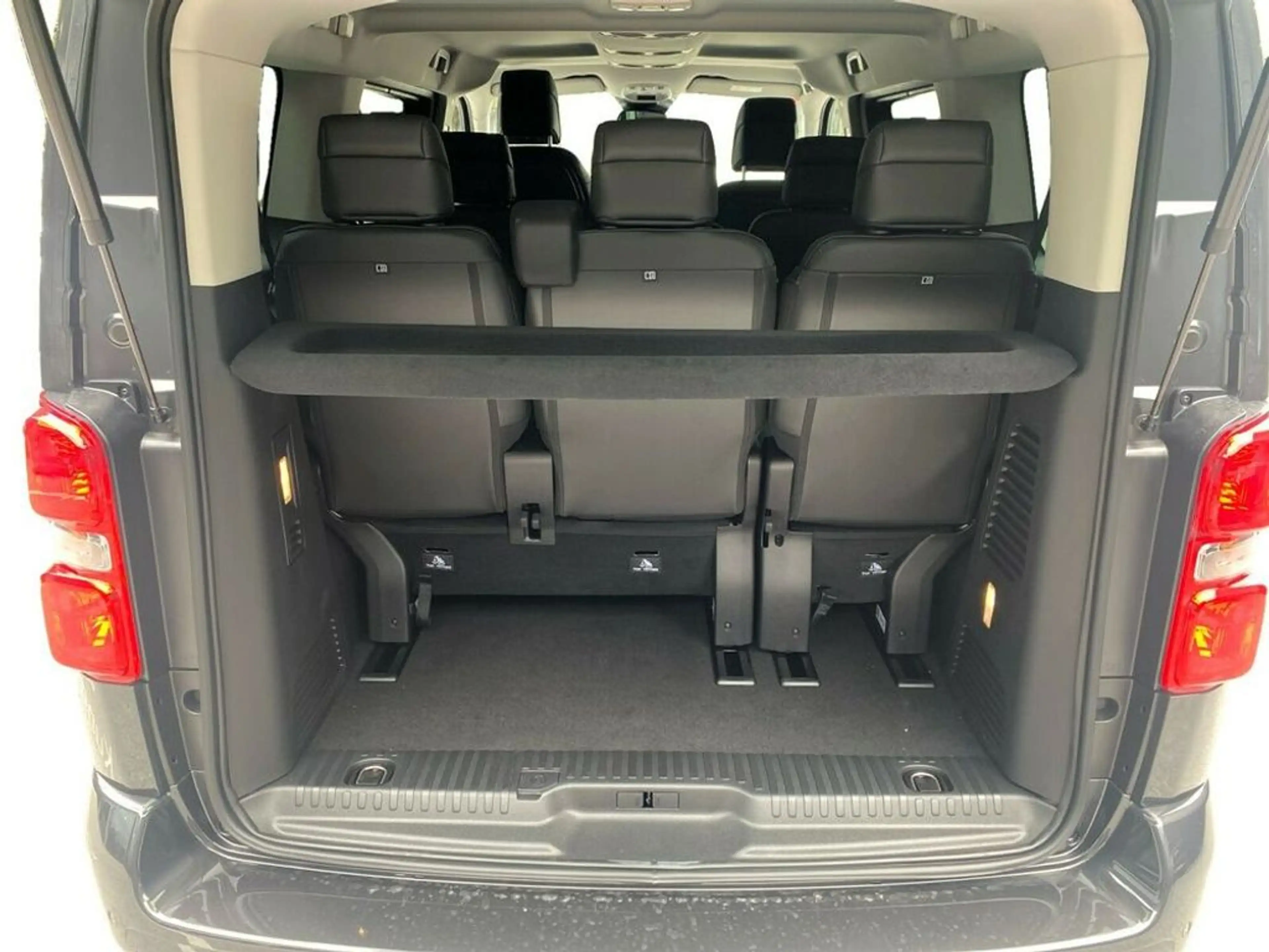 Peugeot Traveller Allure L2 HDI 180 EAT8 — photo 10