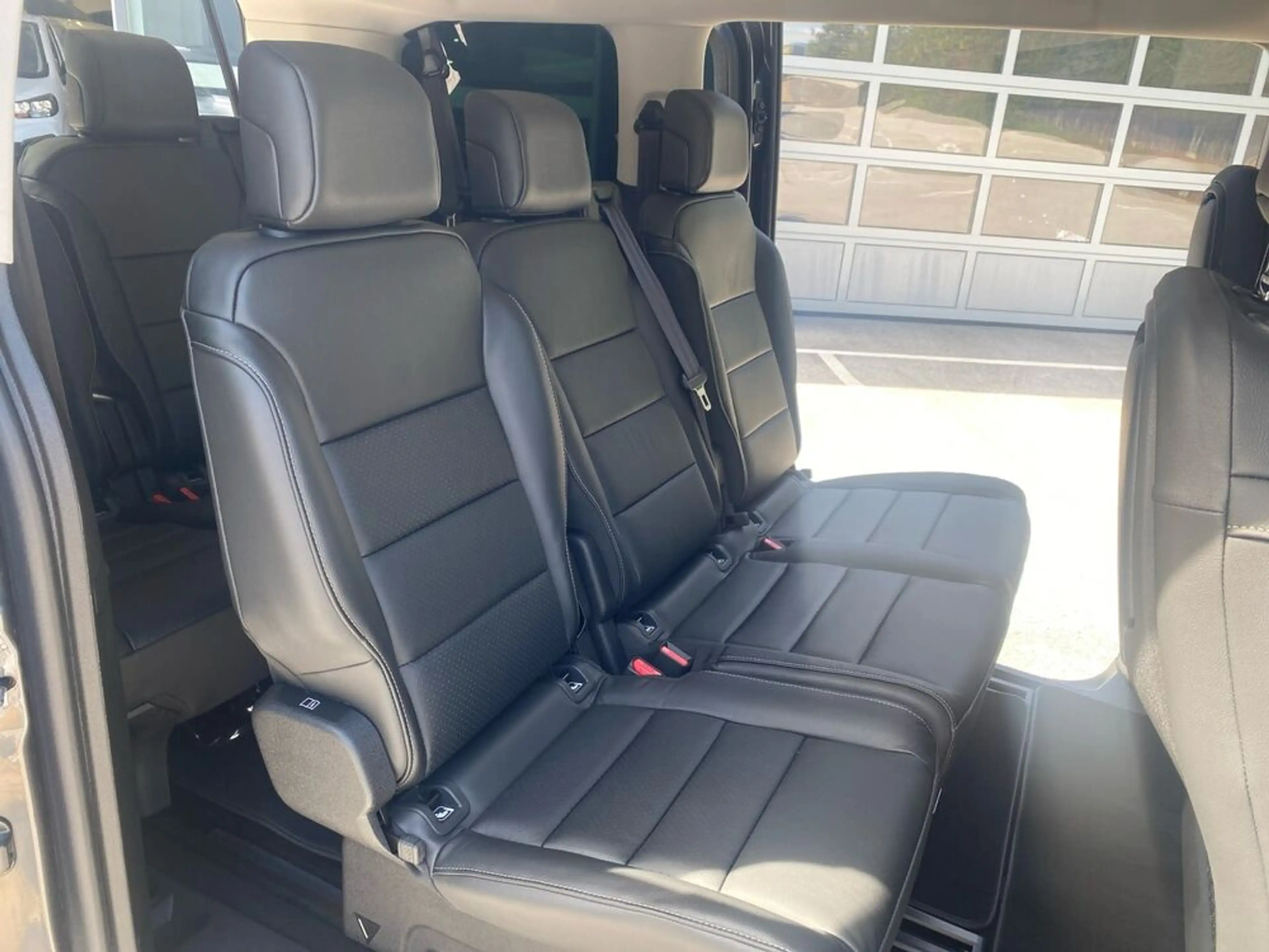 Peugeot Traveller Allure L2 HDI 180 EAT8 — photo 12