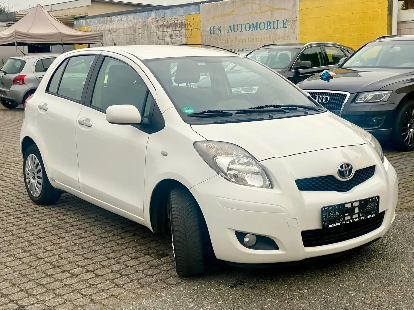 Toyota Yaris Life Weiß - 2