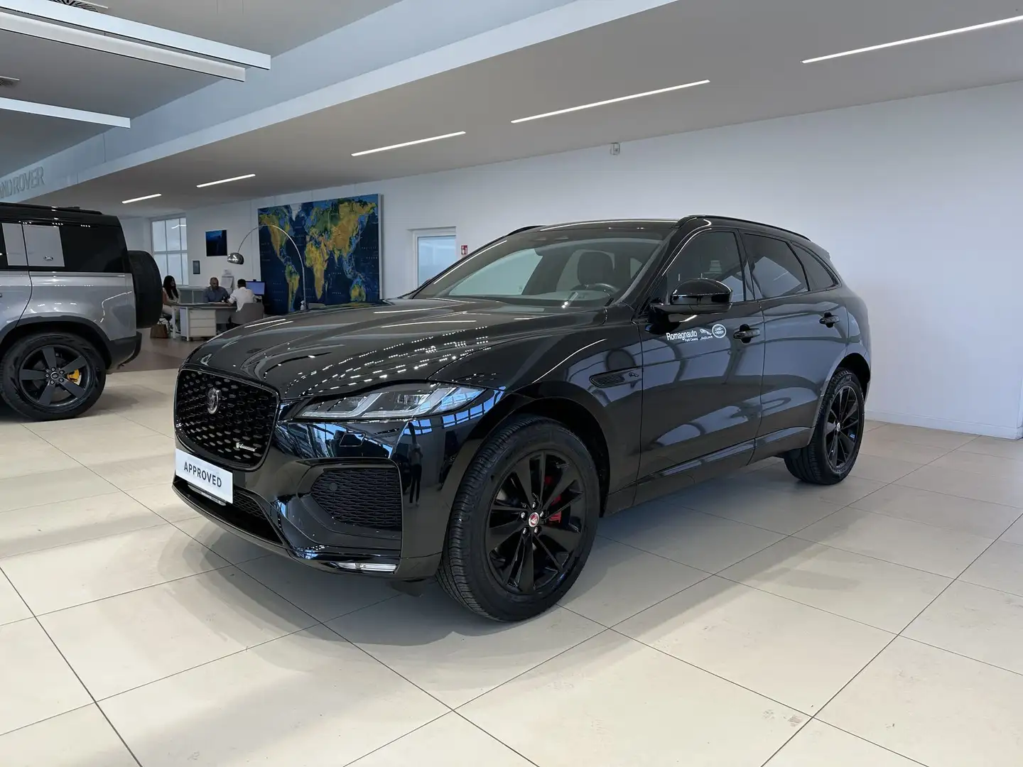 Jaguar F-Pace 2.0 D 204 CV AWD aut. R-Dynamic Black Nero - 1