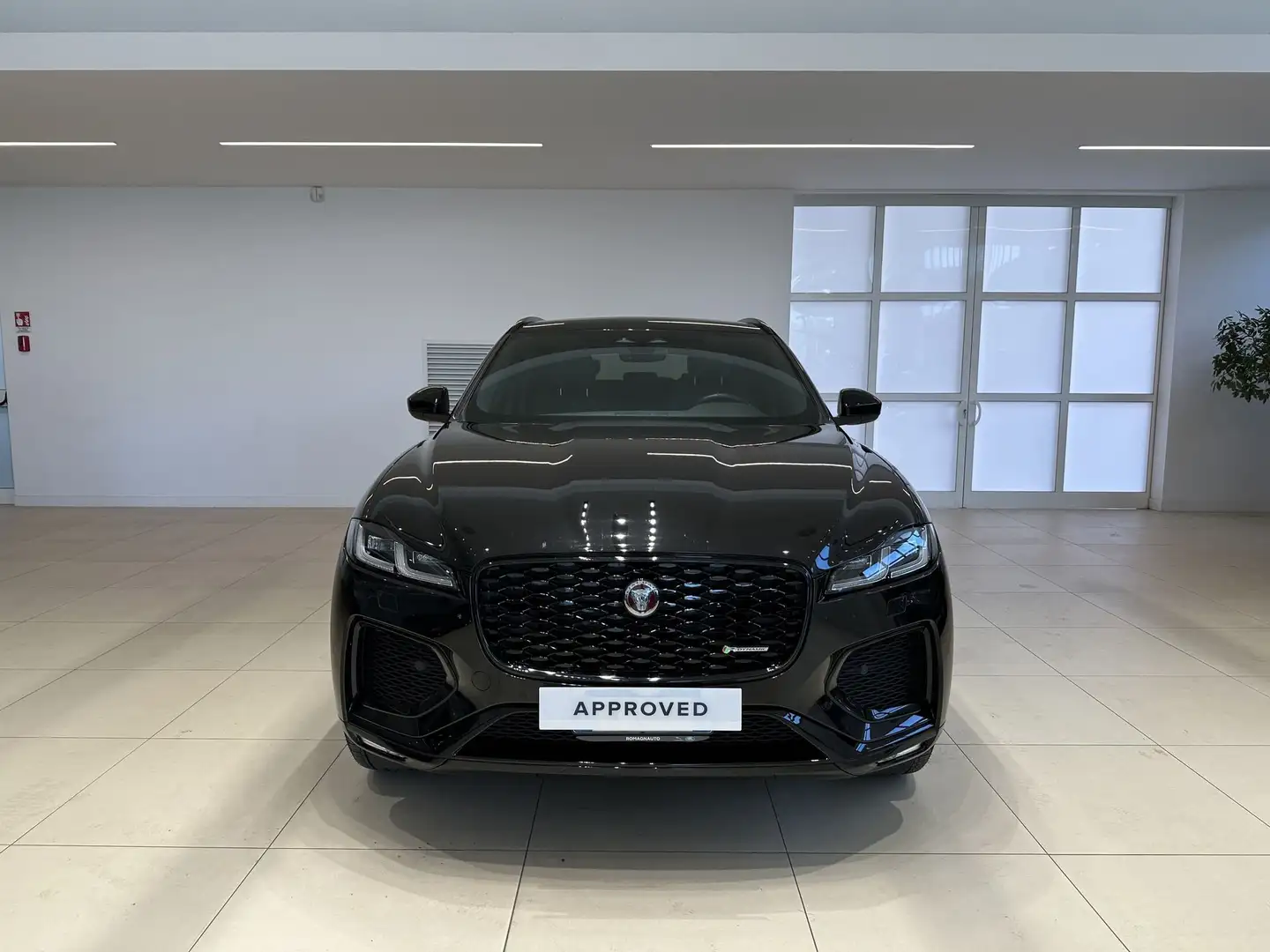 Jaguar F-Pace 2.0 D 204 CV AWD aut. R-Dynamic Black Nero - 2