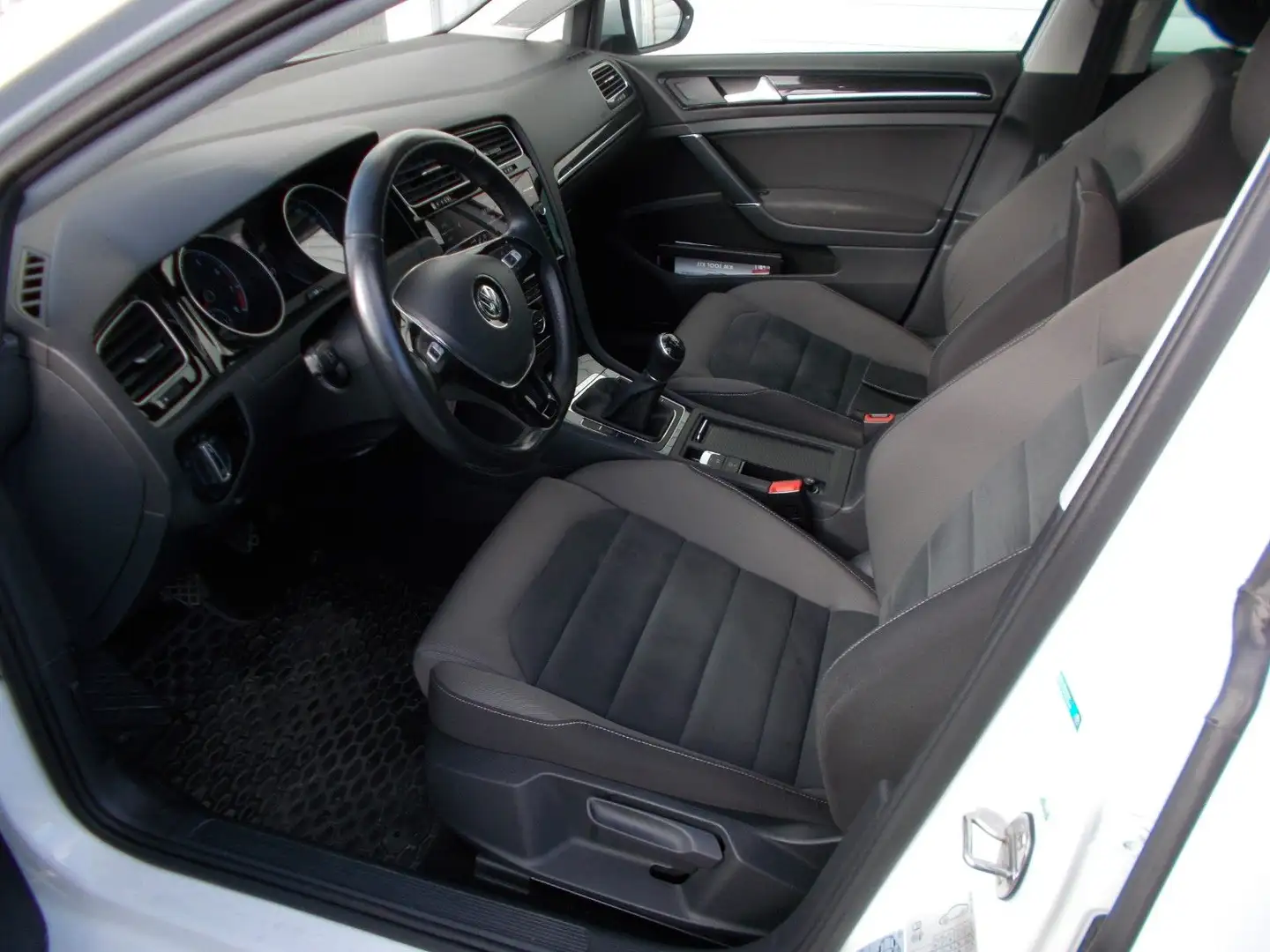 Volkswagen Golf VII Lim. Highline 96kw, Blanc - 2