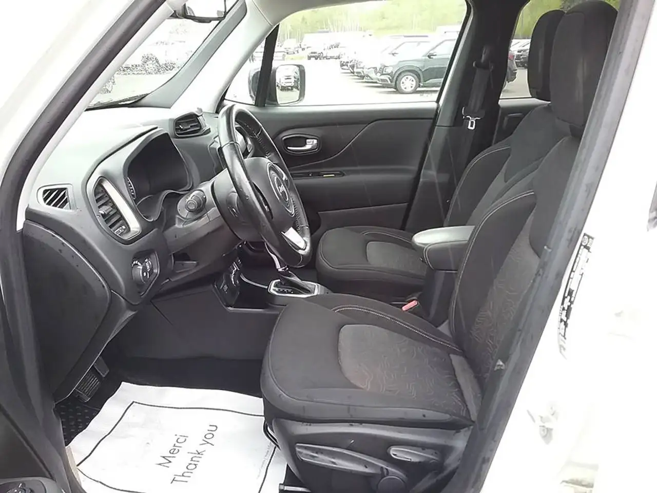 Jeep Renegade снимка Jeep Renegade