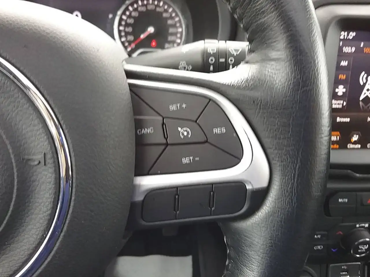 Jeep Renegade снимка Jeep Renegade