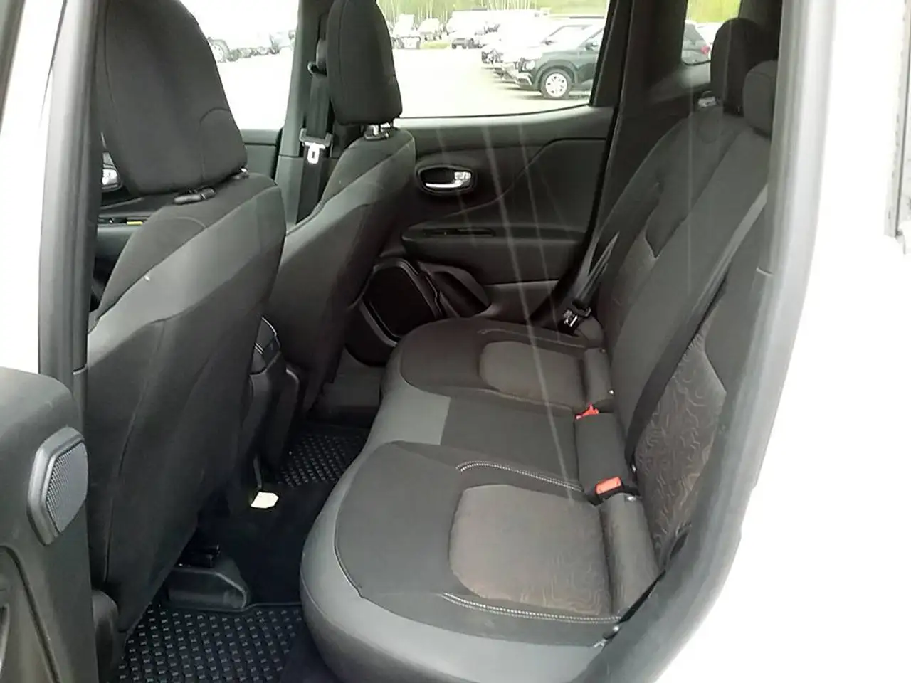 Jeep Renegade снимка Jeep Renegade