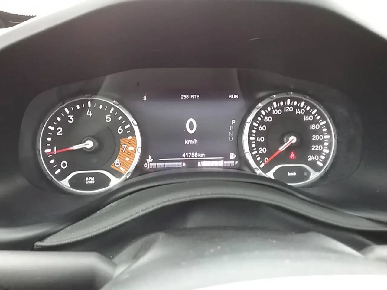 Jeep Renegade снимка Jeep Renegade