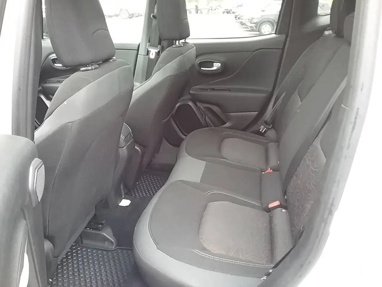 Jeep Renegade снимка Jeep Renegade