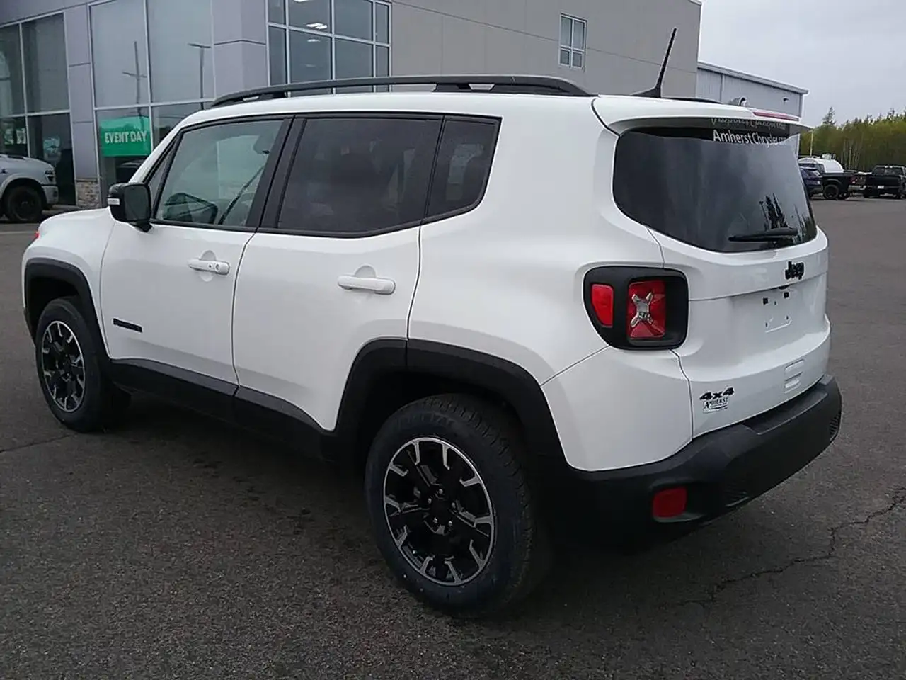 Jeep Renegade снимка Jeep Renegade