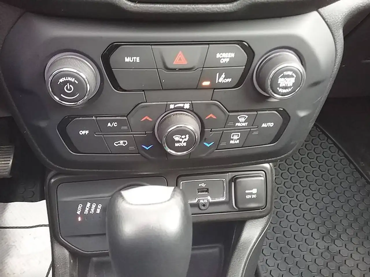 Jeep Renegade снимка Jeep Renegade