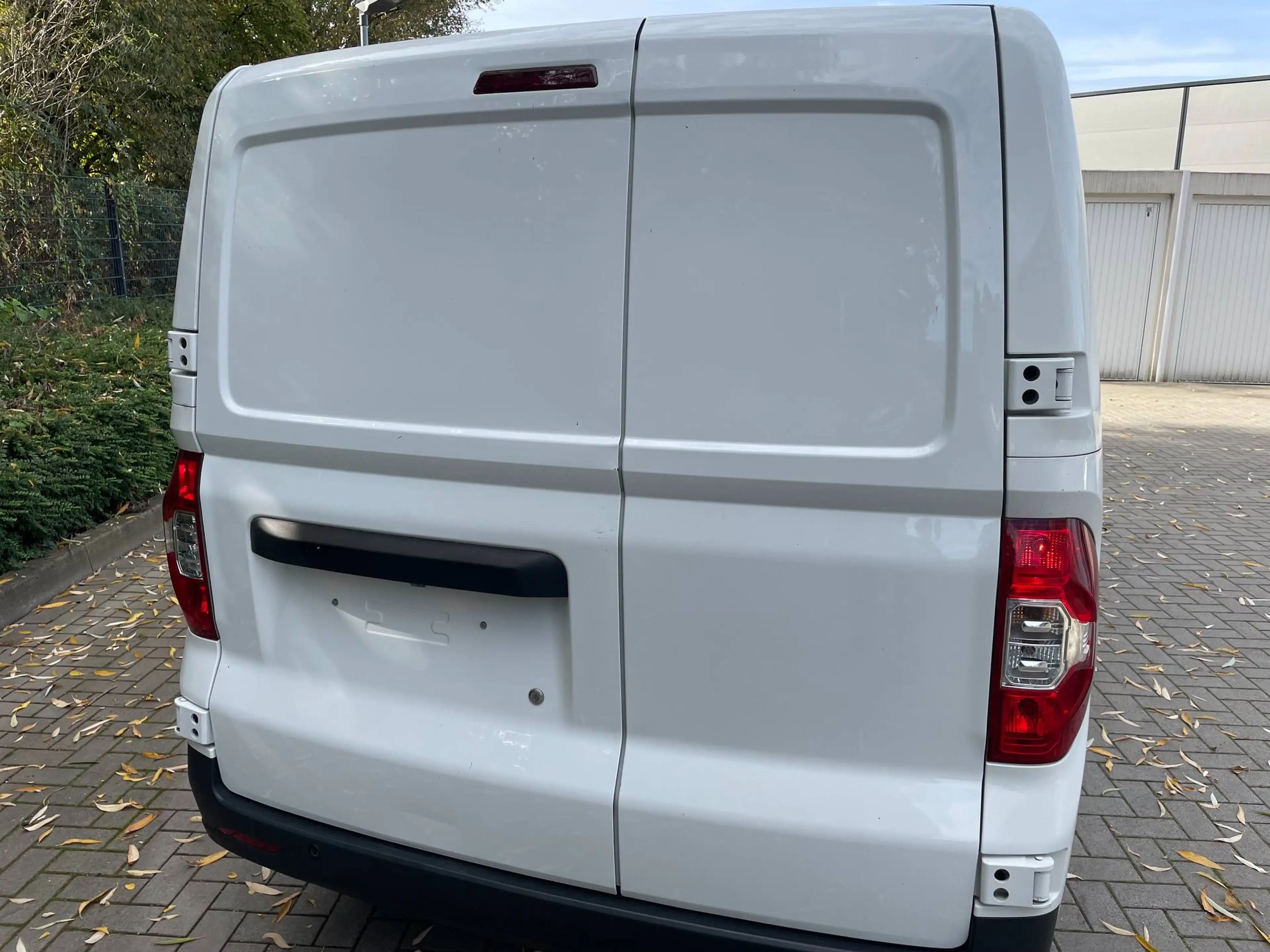 Maxus eDeliver 3 Elektro Transporter — photo 4