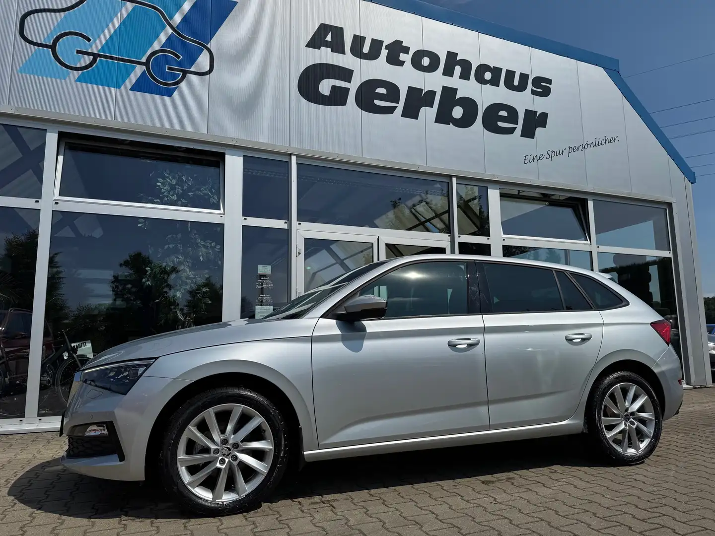 Skoda Scala 1.0 TSI DSG Style AHK Bi-LED ACC el. Heckklappe Argent - 1