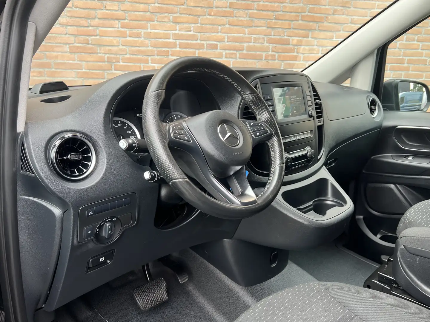 Mercedes-Benz Vito 119CDI 190PK Lang / 9G-Tronic / 2500KG Trekhaak / Zwart - 2