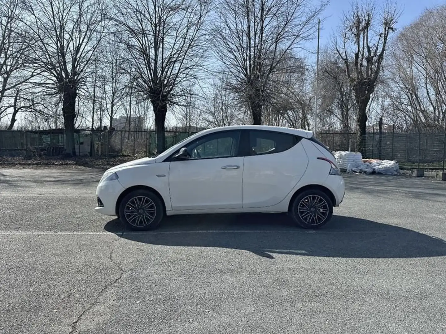 Lancia Ypsilon 1.0 FireFly 70cv S&S Hybrid GOLD Bianco - 2