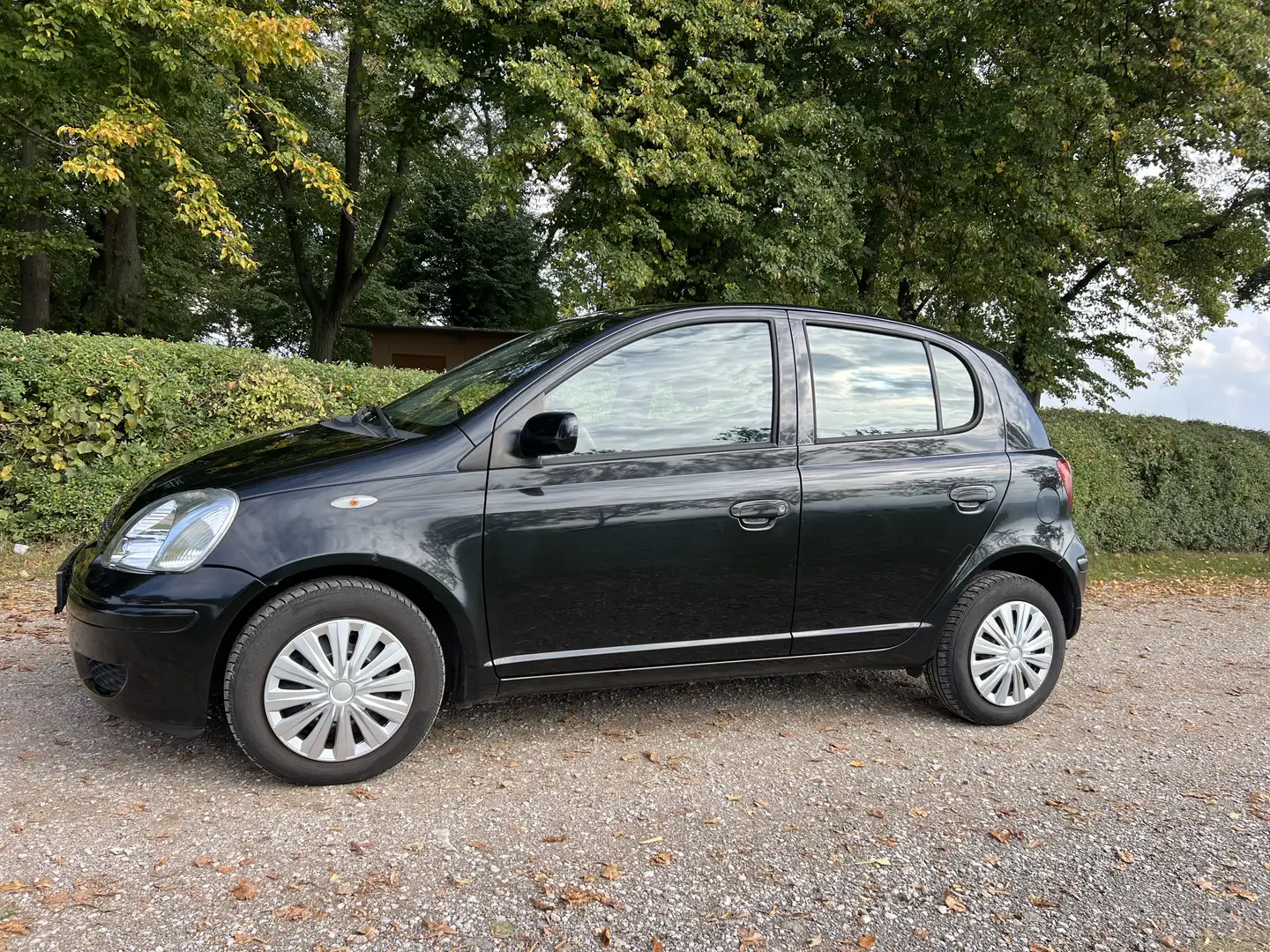 Toyota Yaris 1.3i Automatic, 4 Türer mit Klimaanlage Noir - 1