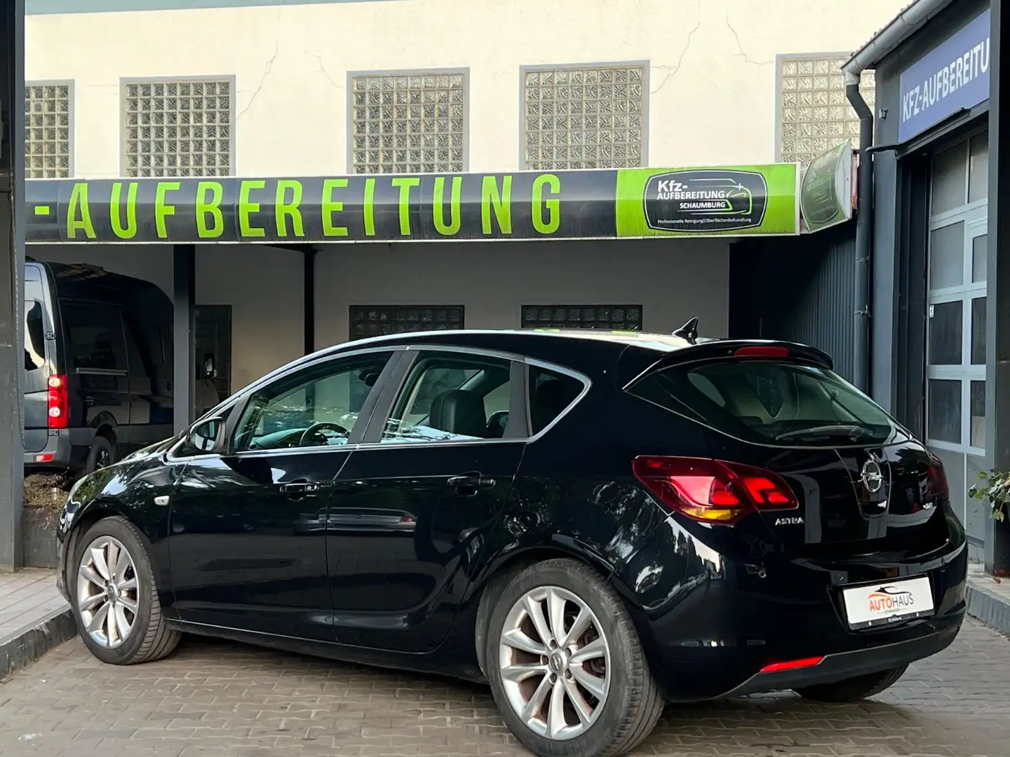 Opel Astra 1.6 Diesel Sport/Navi/PDC/Lenkradheizung Noir - 2