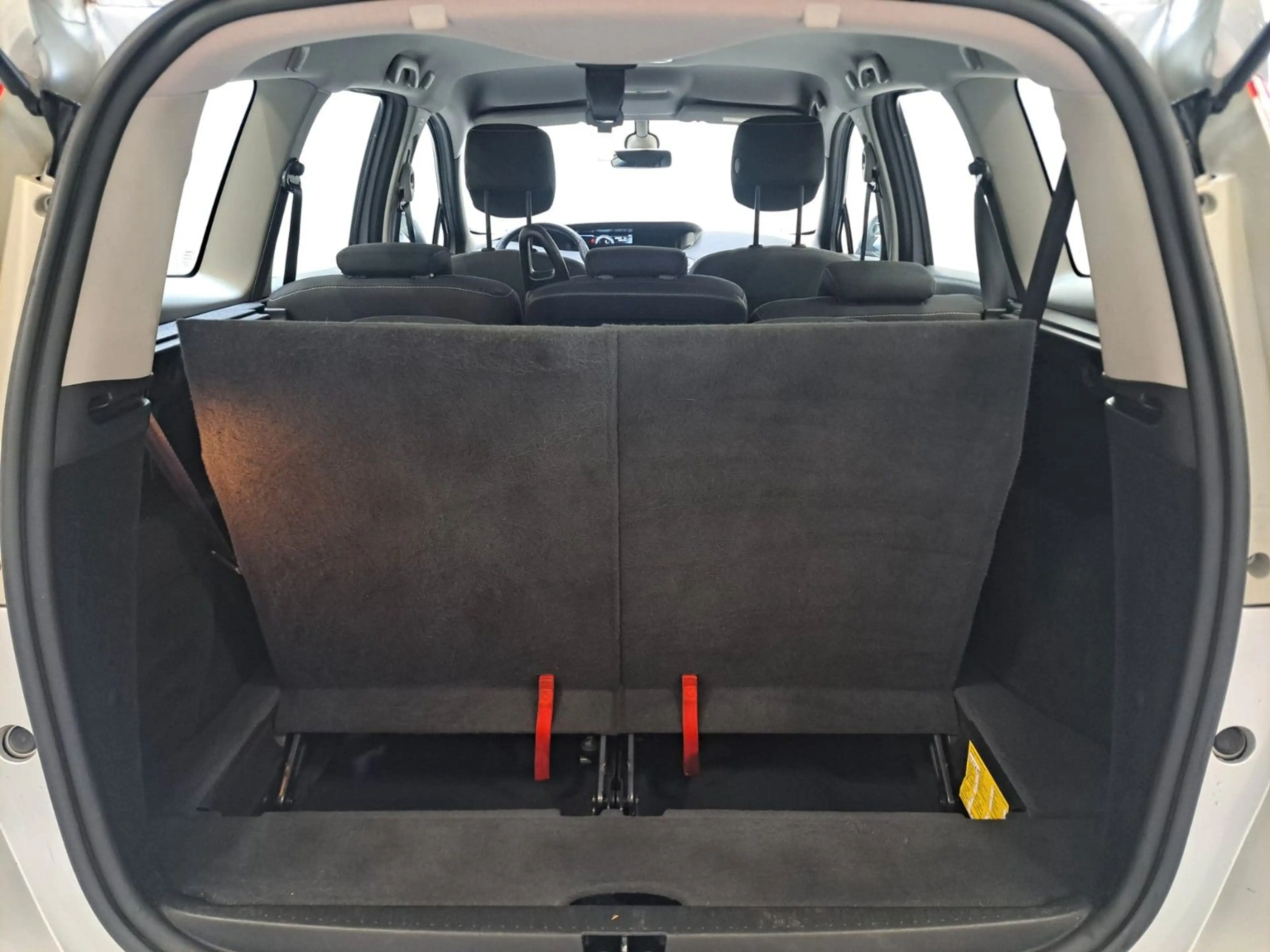Renault Grand Scenic 1,5 / 7SITZER / LM / USB / LED / — photo 13