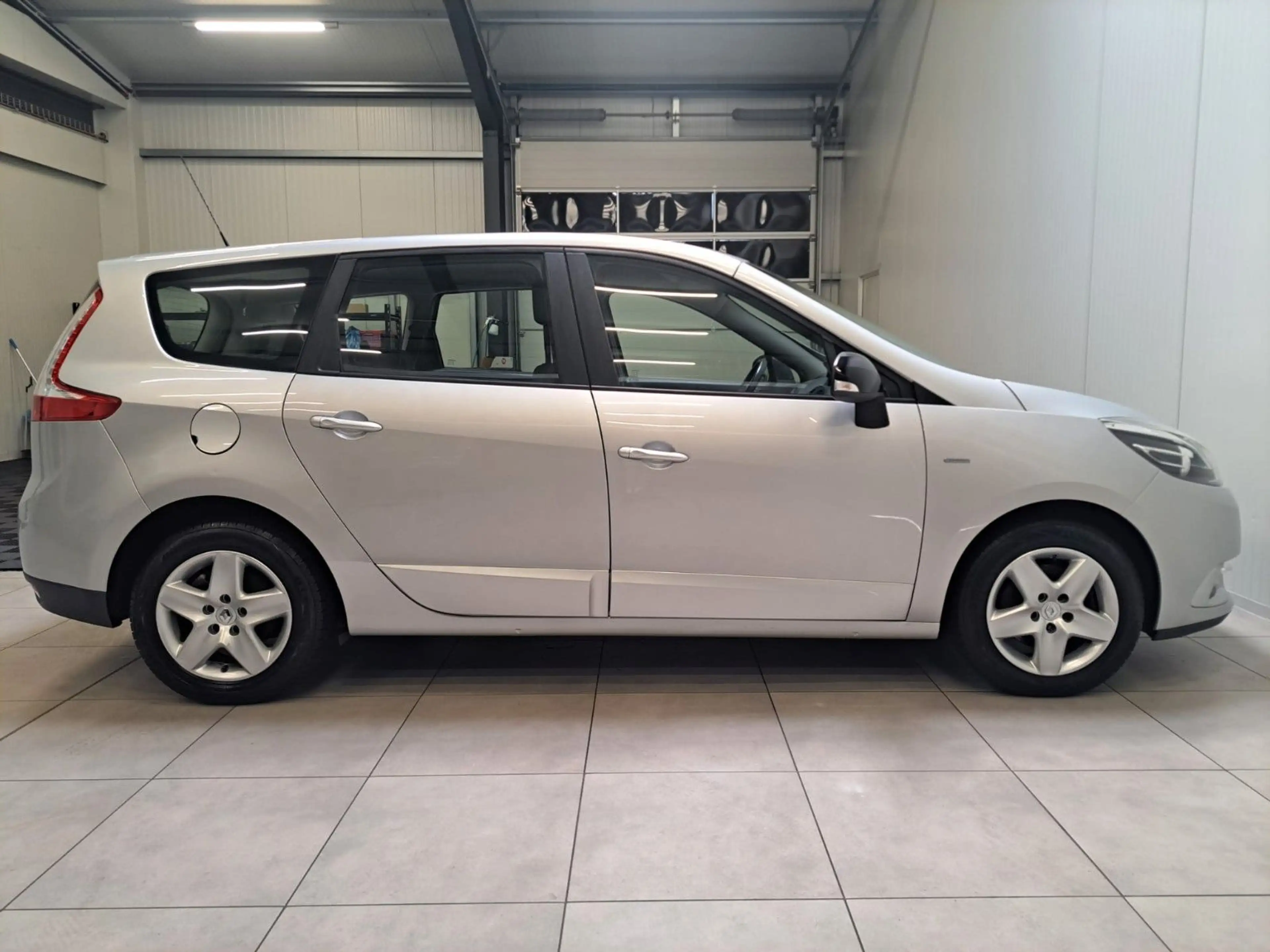 Renault Grand Scenic 1,5 / 7SITZER / LM / USB / LED / — photo 4