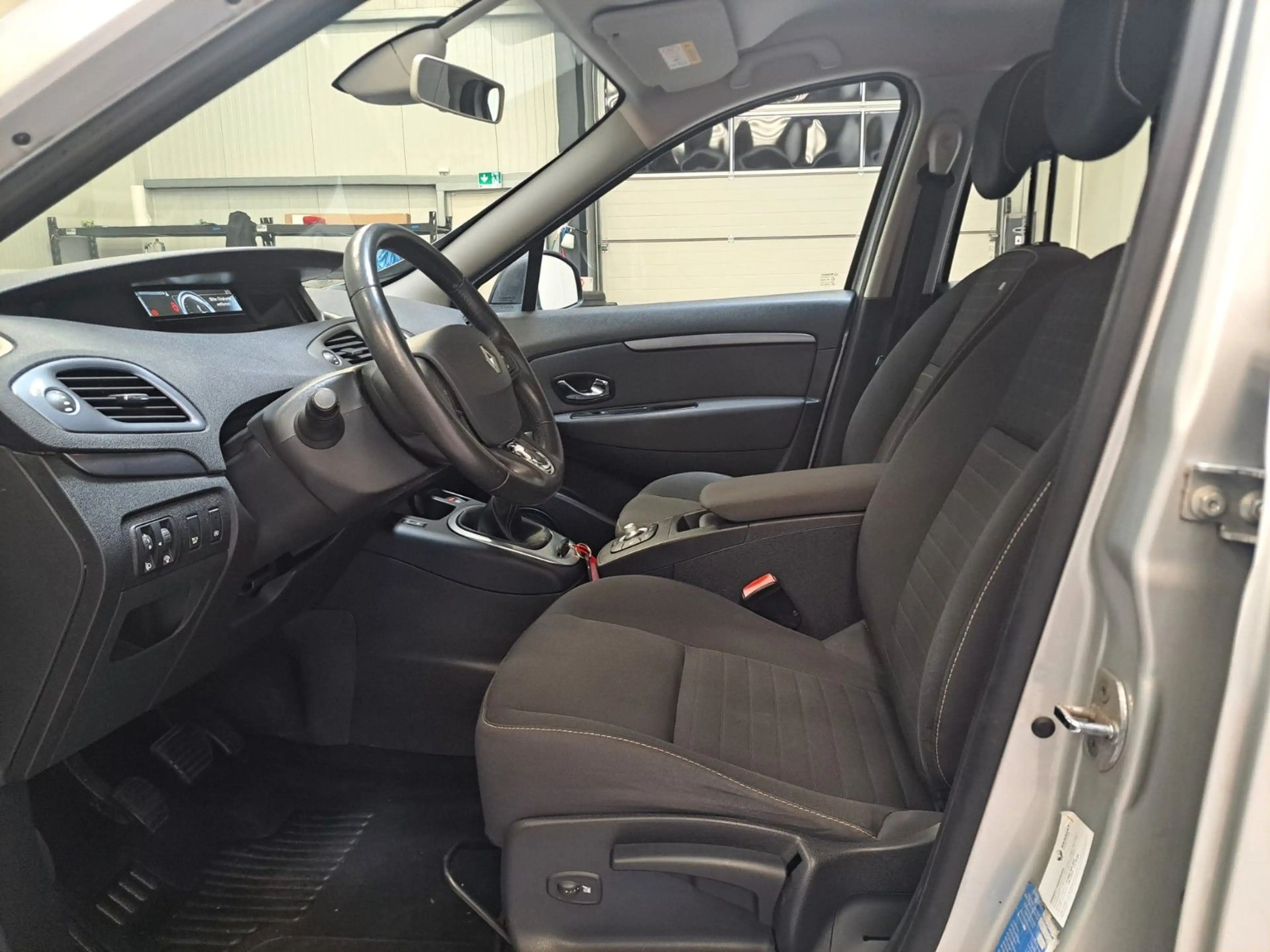 Renault Grand Scenic 1,5 / 7SITZER / LM / USB / LED / — photo 10