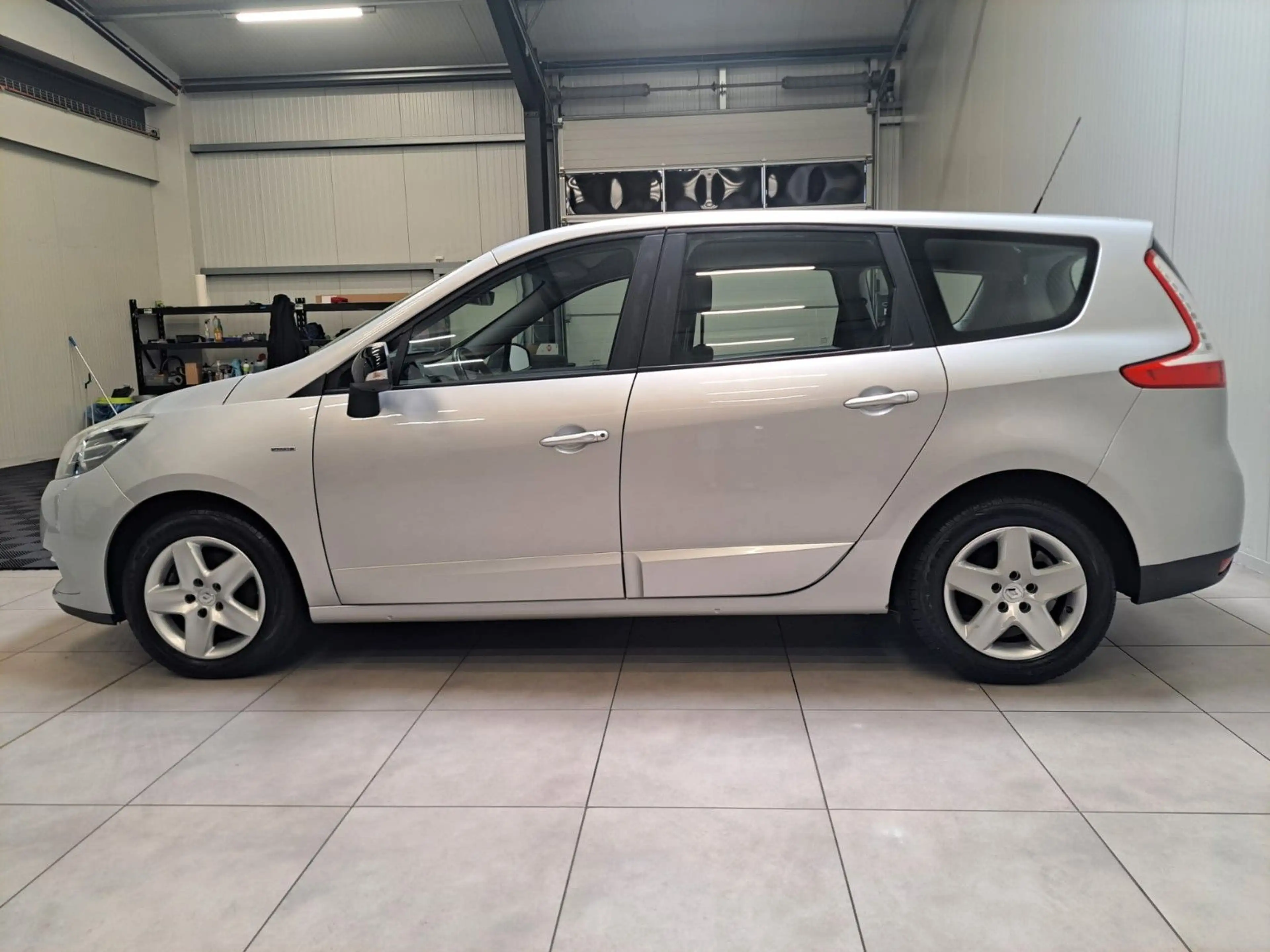 Renault Grand Scenic 1,5 / 7SITZER / LM / USB / LED / — photo 8