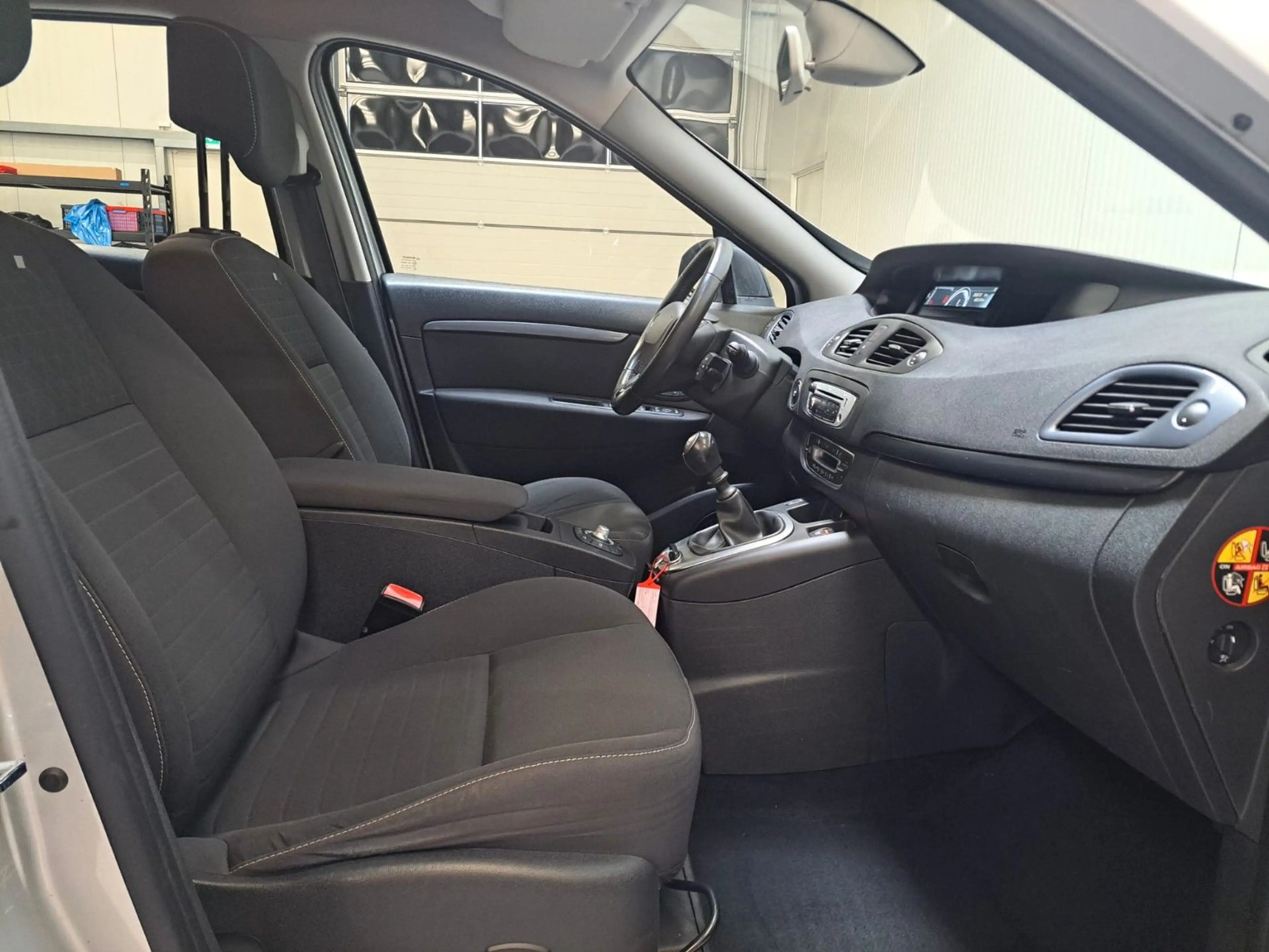 Renault Grand Scenic 1,5 / 7SITZER / LM / USB / LED / — photo 15
