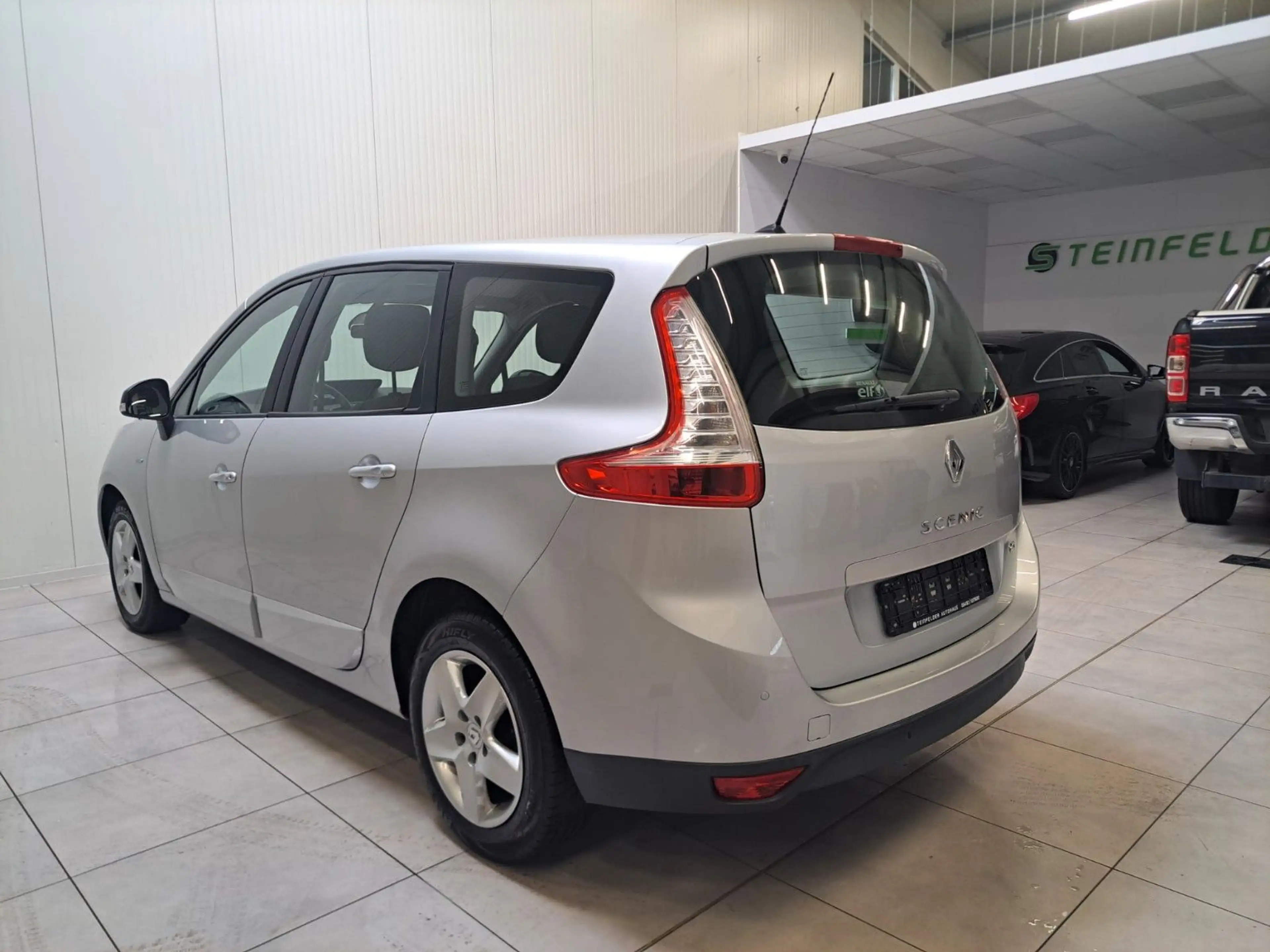 Renault Grand Scenic 1,5 / 7SITZER / LM / USB / LED / — photo 5
