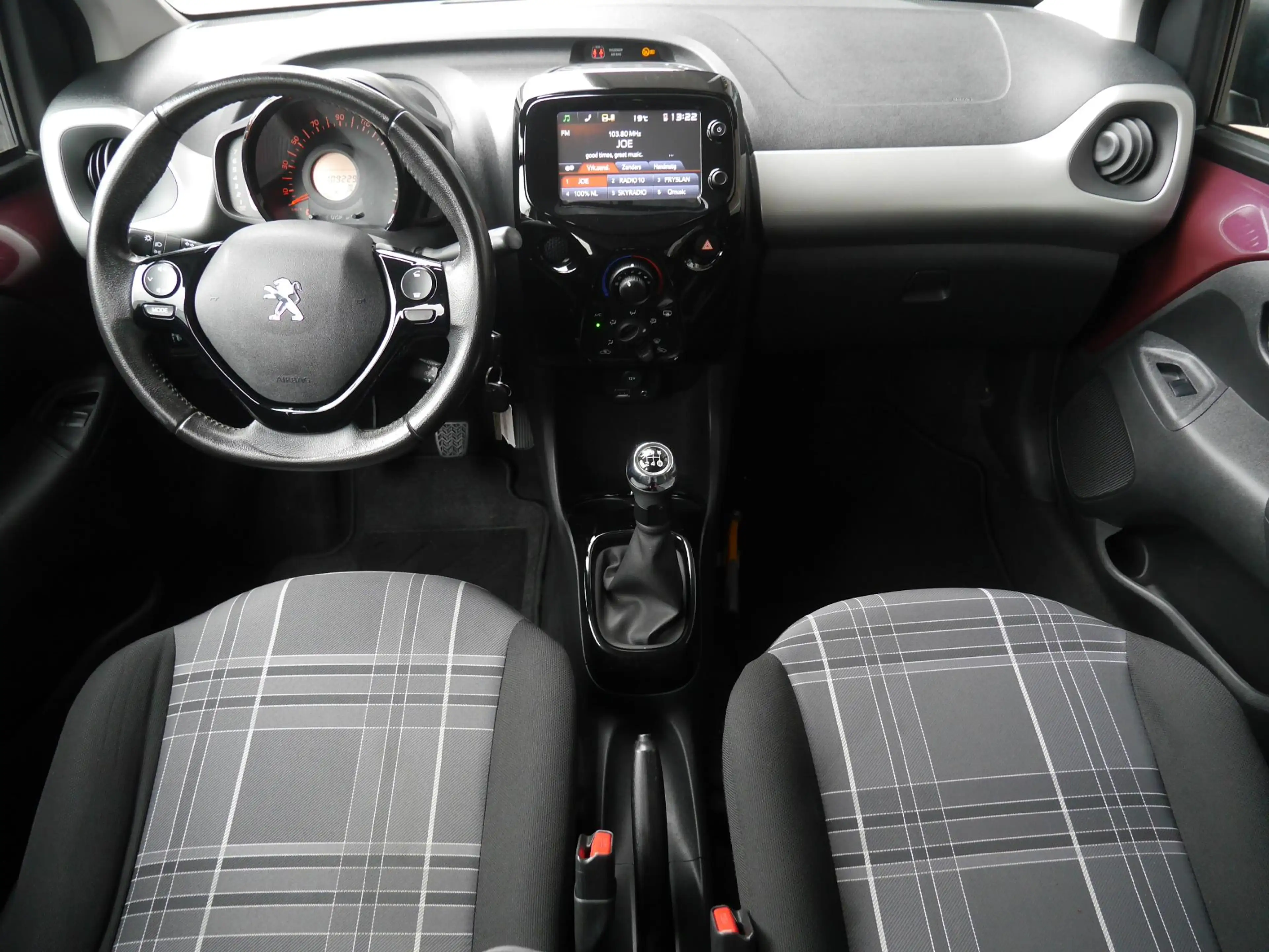 Peugeot 108 1.2 Puretech Allure Lichtmetalen velgen | Getint g — photo 12
