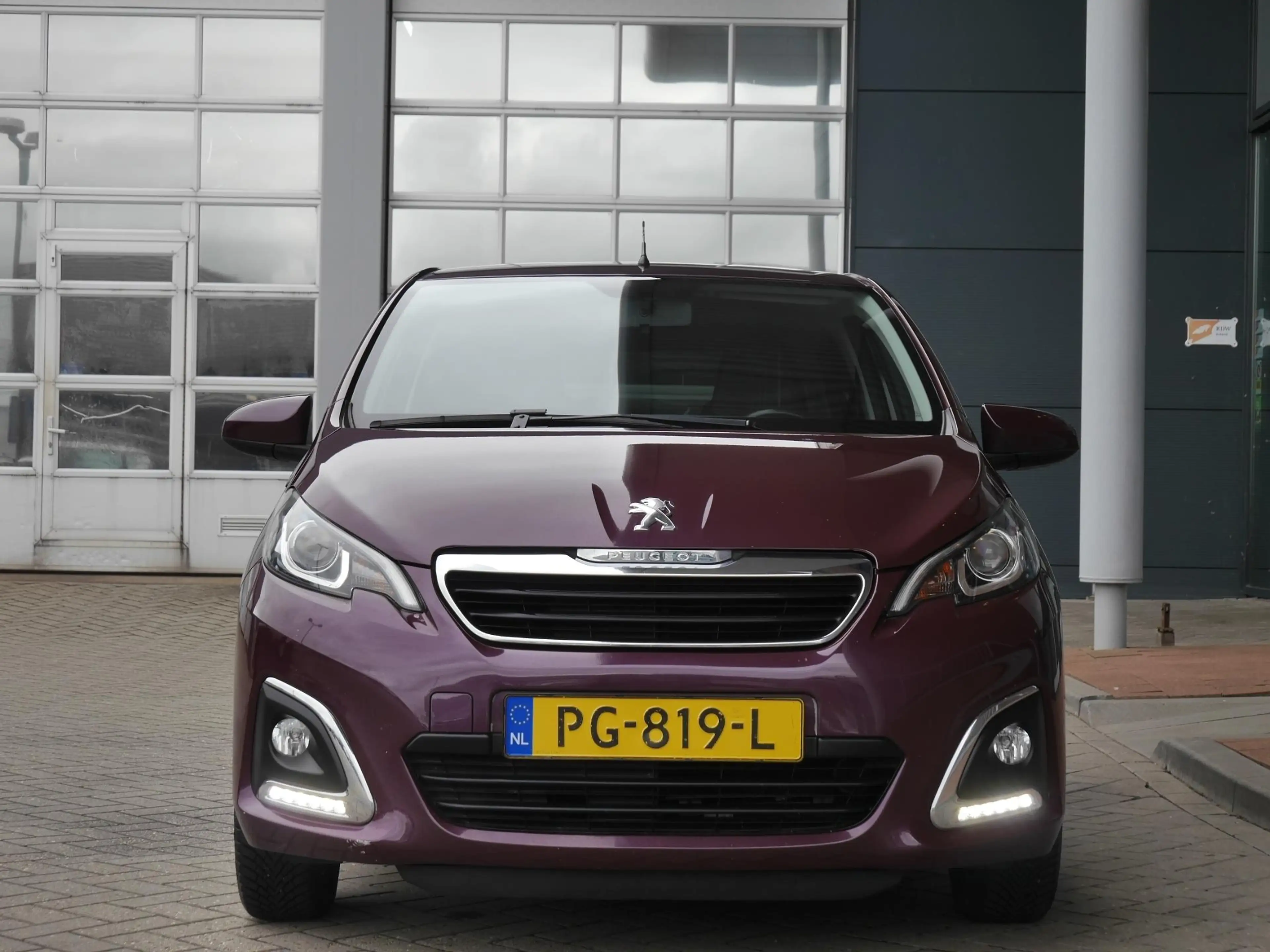 Peugeot 108 1.2 Puretech Allure Lichtmetalen velgen | Getint g — photo 2